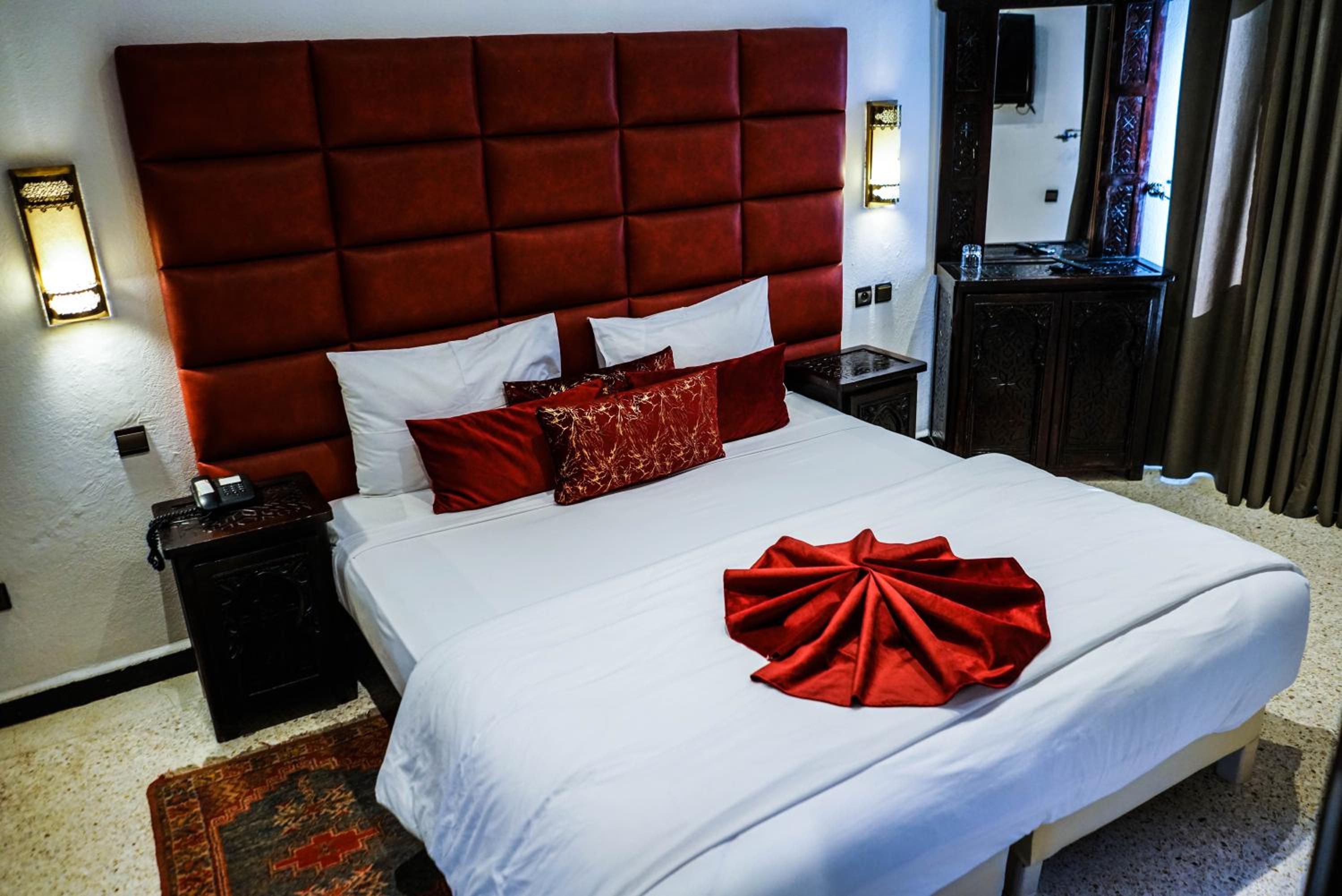 Standard Double Room - Photo 8
