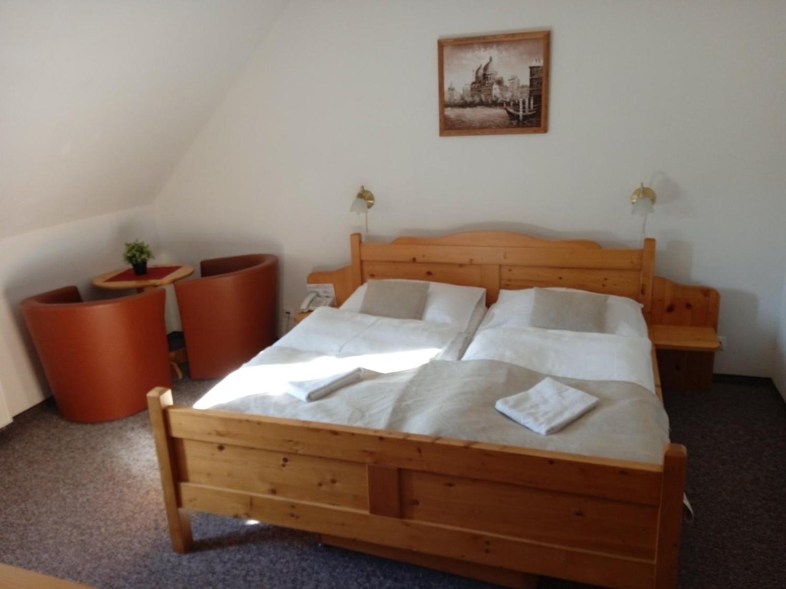 Standard Double Room - Photo 4