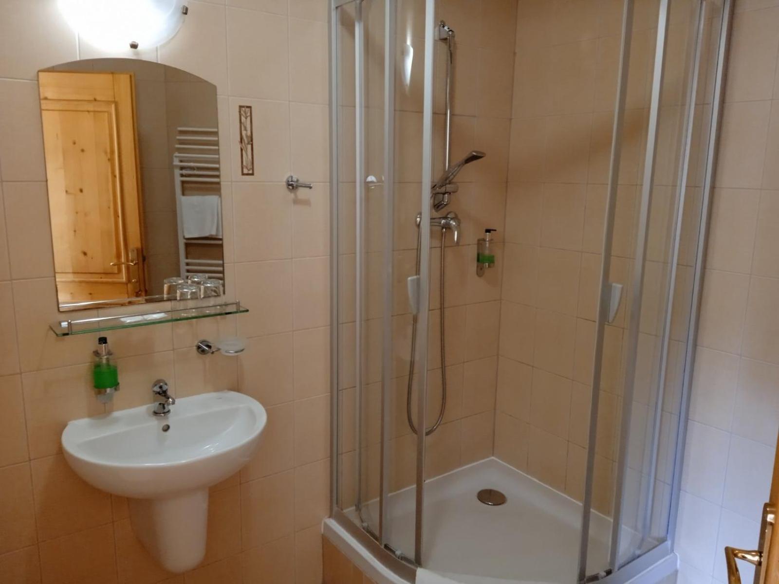 Standard Double Room - Photo 5