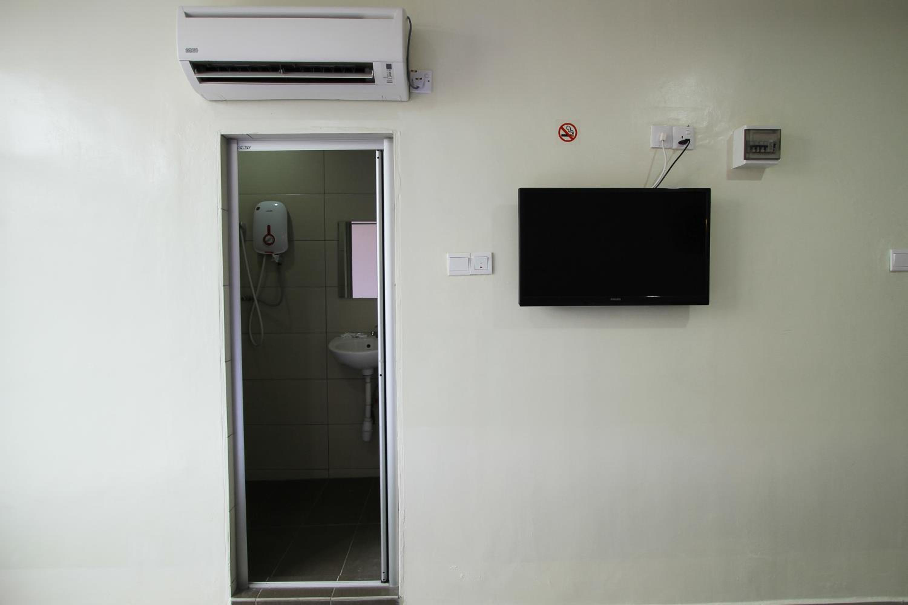 Deluxe Double Room with Window photo 3