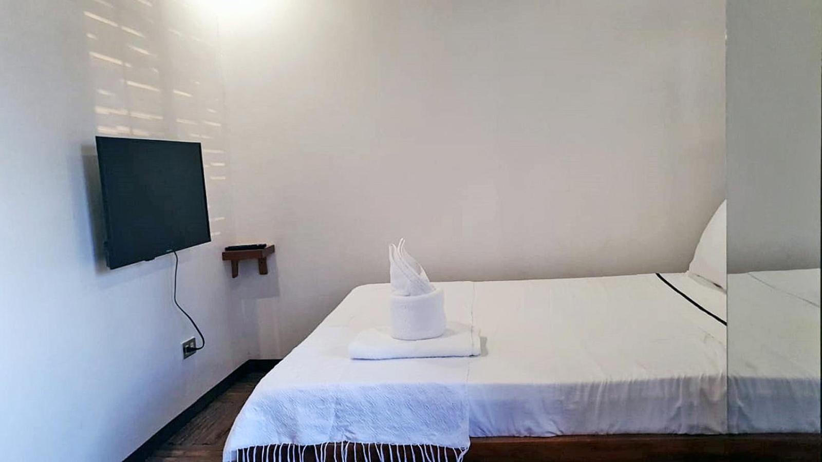 Standard Double Room - Photo 8