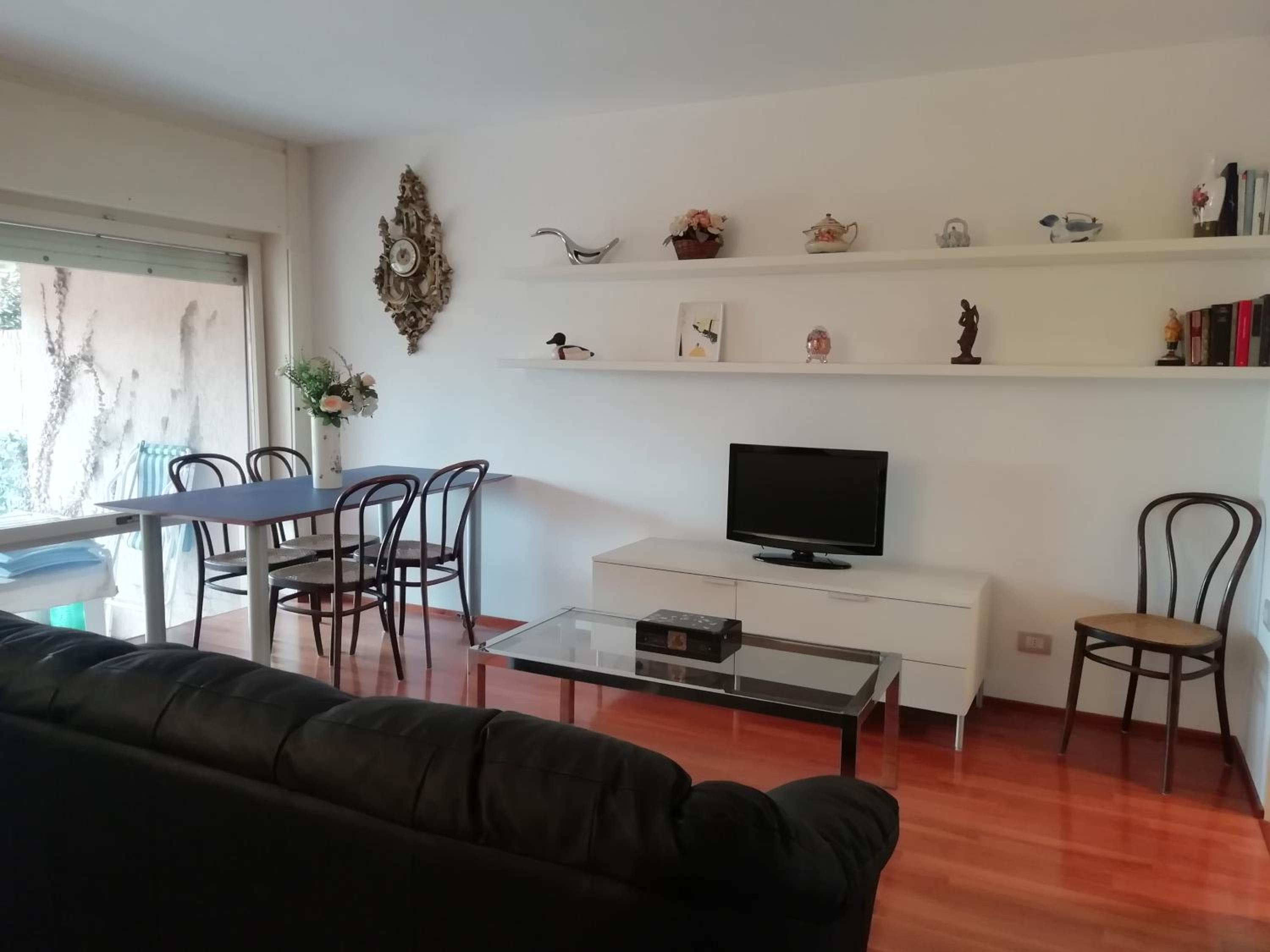 Studio Apartment photo 1