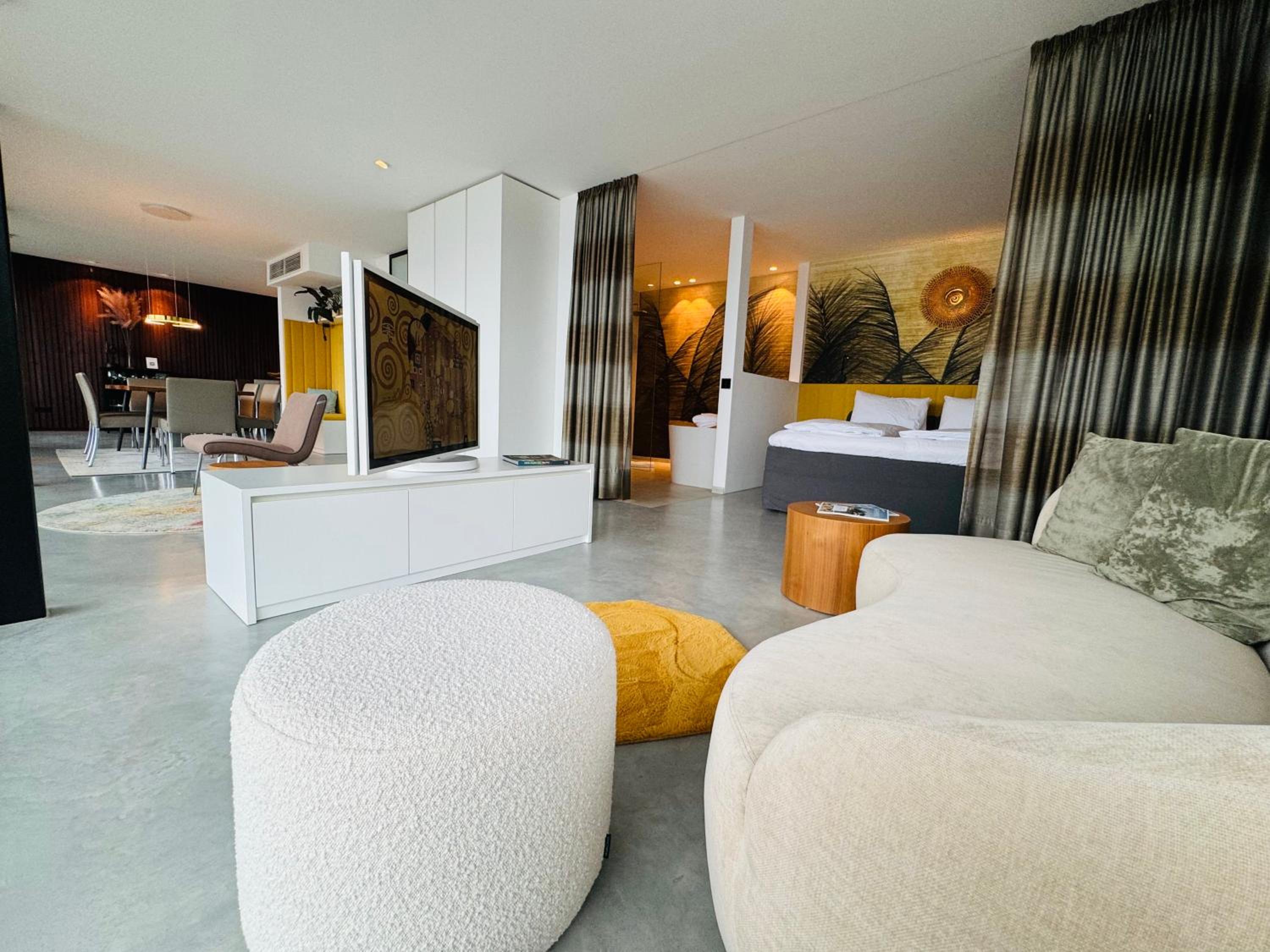 Suite with Lake View