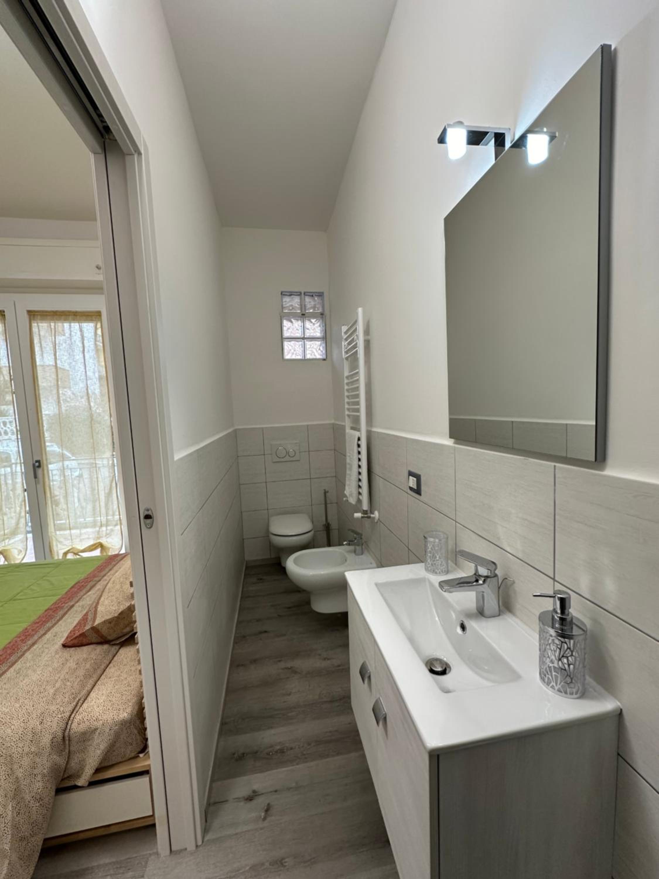 Single Room with Private Bathroom photo 2