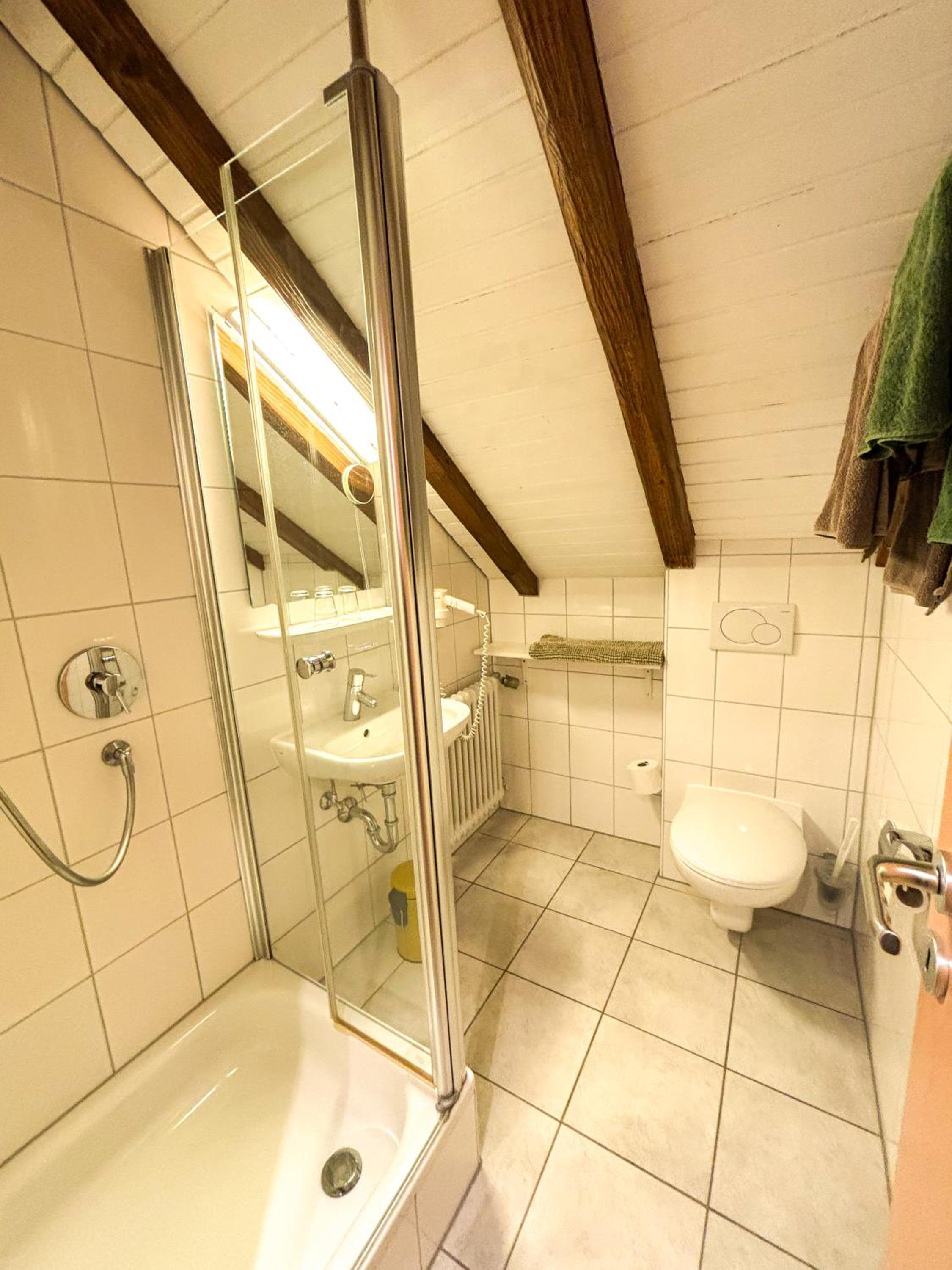 Two-Bedroom Apartment with Balcony and Mountain View  photo 3