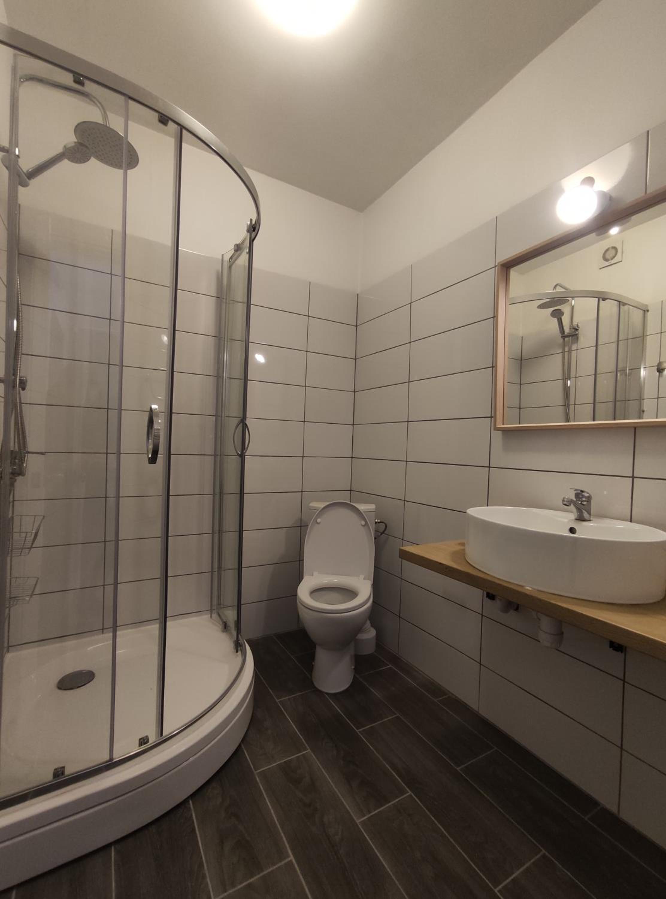 Twin Room with Private Bathroom - Photo 3