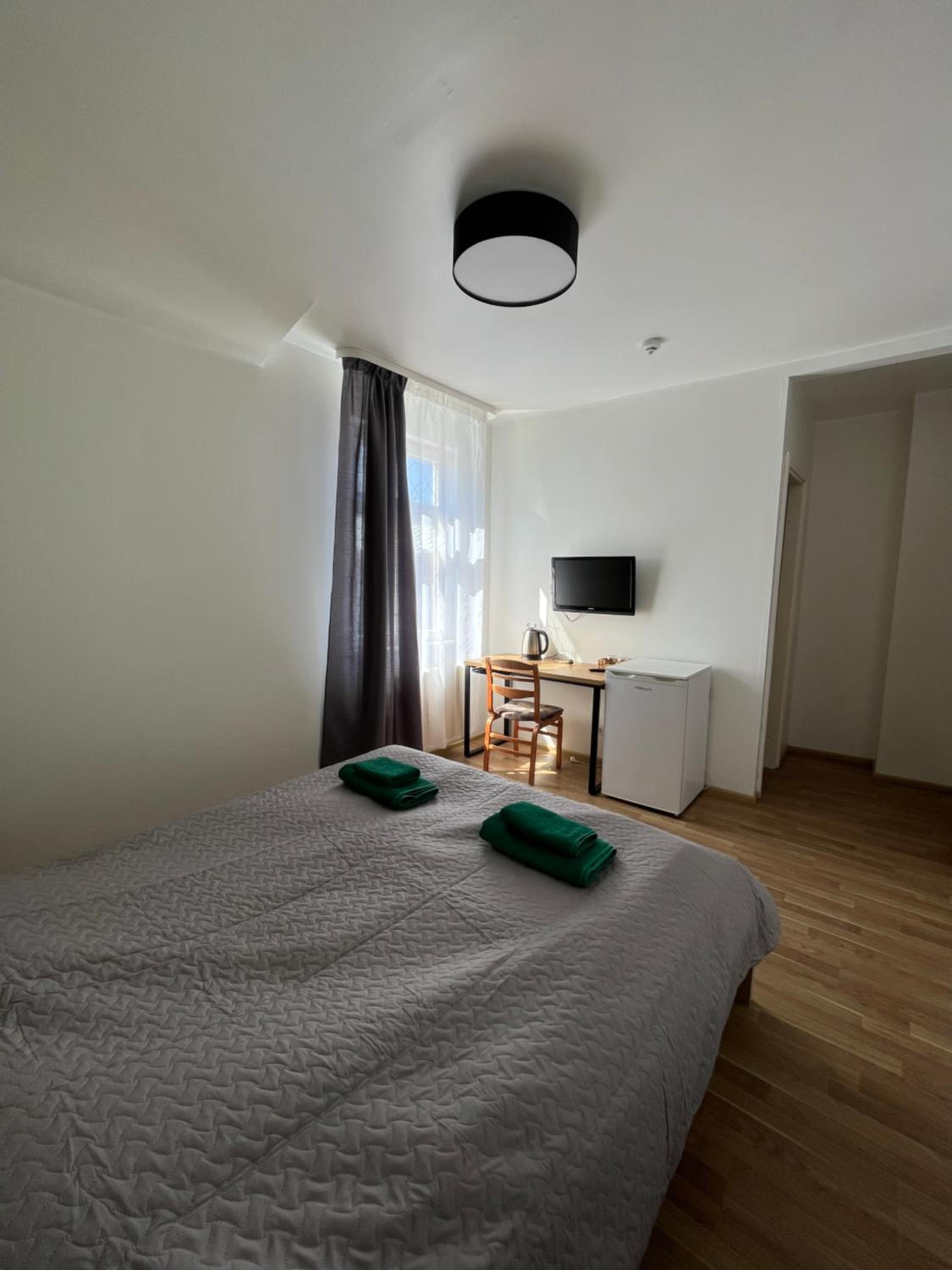 Double Room with Private Bathroom - Photo 6