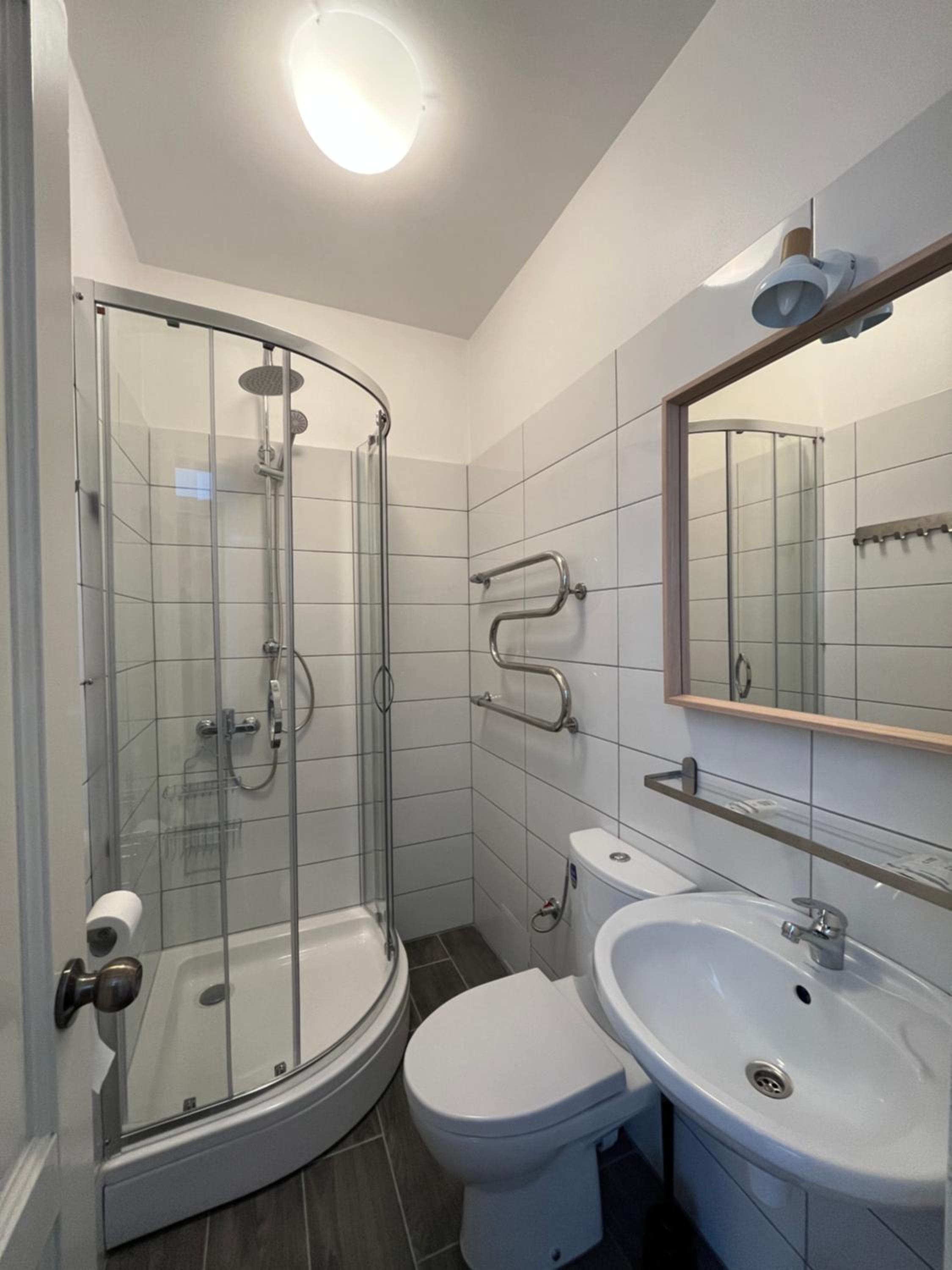 Double Room with Private Bathroom - Photo 7