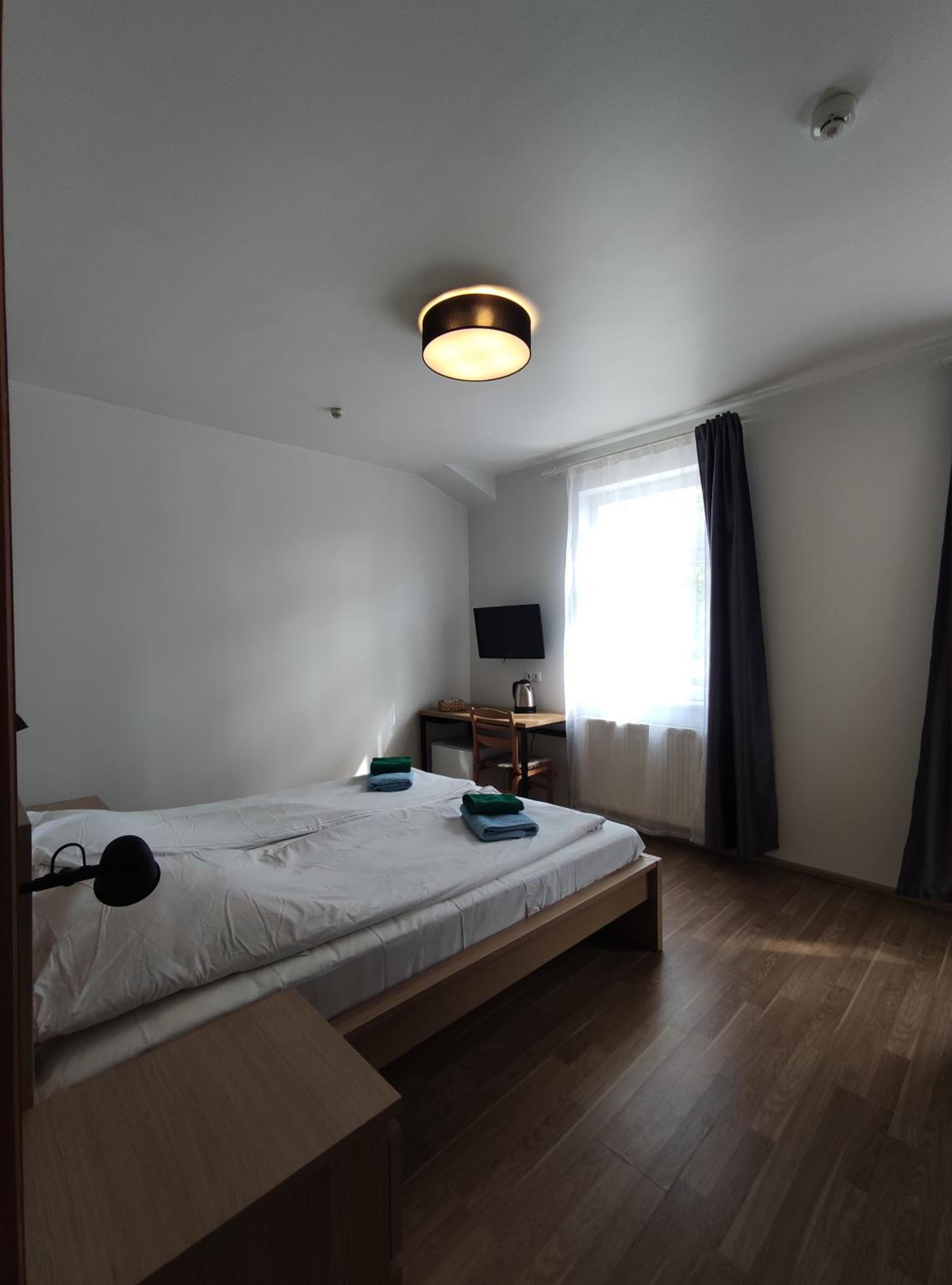Double Room with Private Bathroom - Photo 8