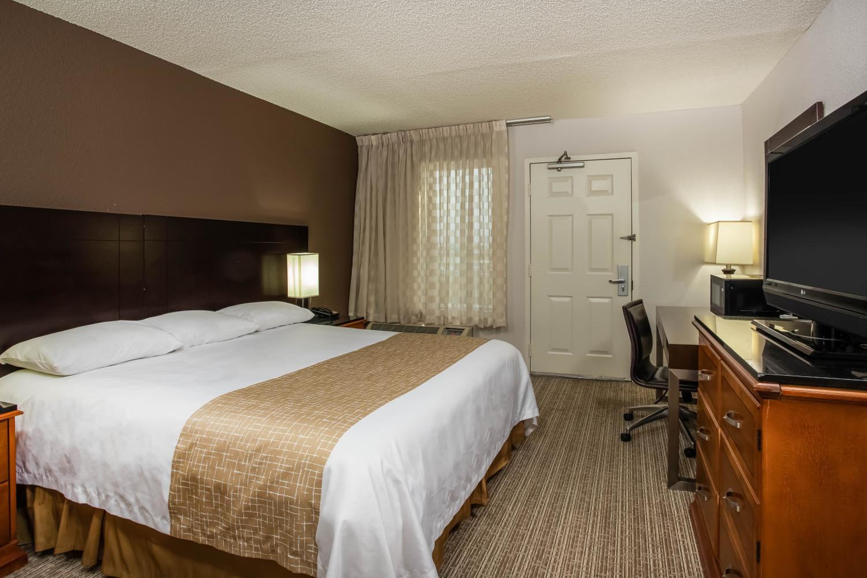 King Room - Non-Smoking photo 2