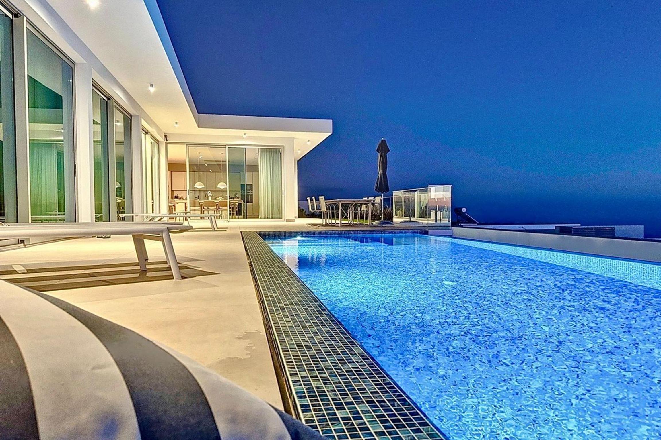 Villa photo 2