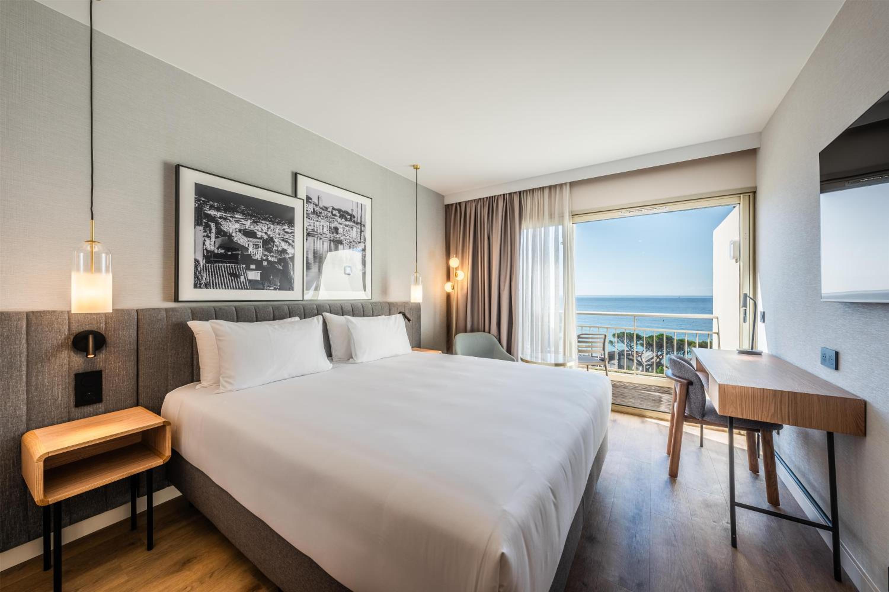 Premium Room with Sea View and Balcony