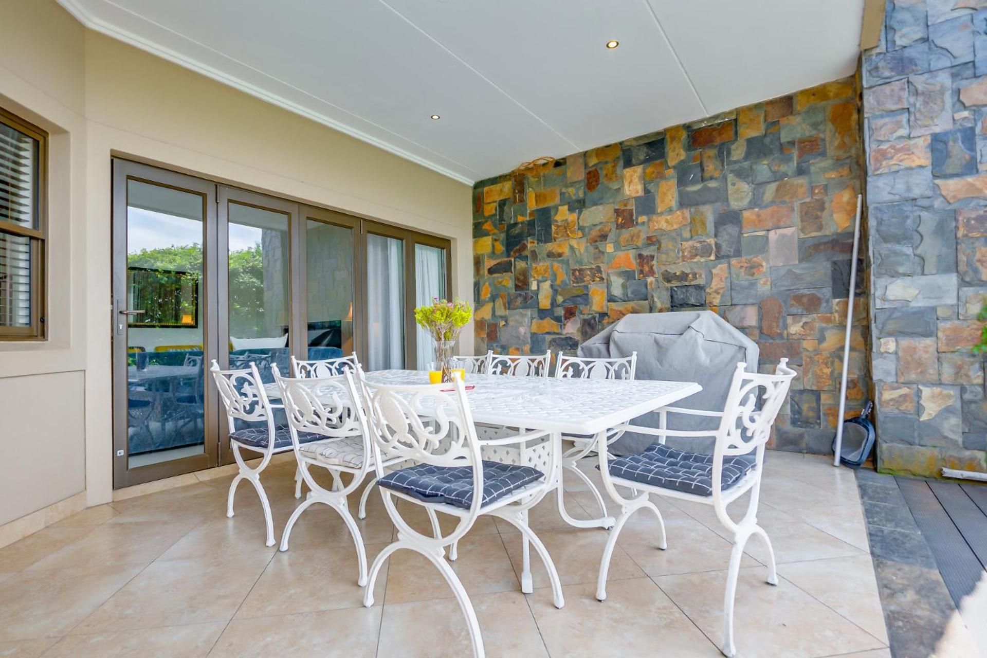 Villa photo 2
