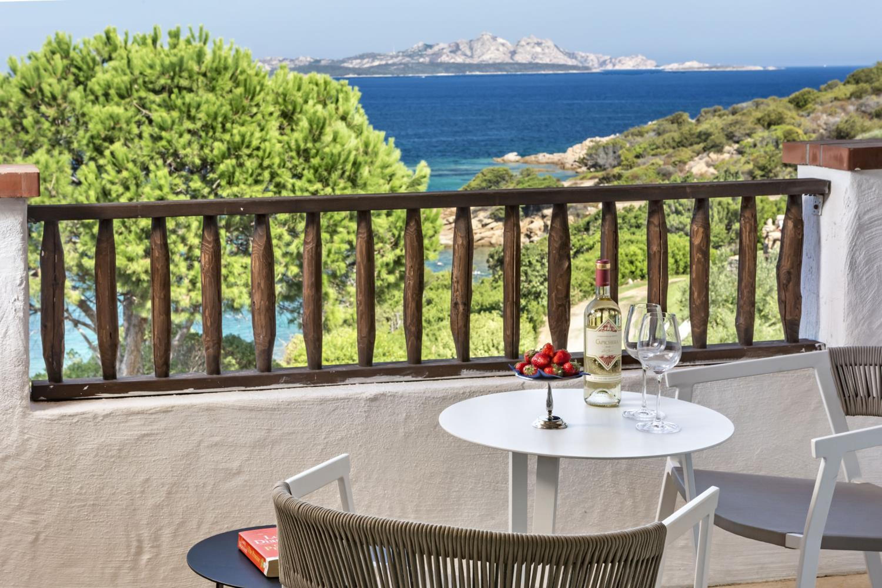 Deluxe Double Room with Balcony and Sea View - Photo 3