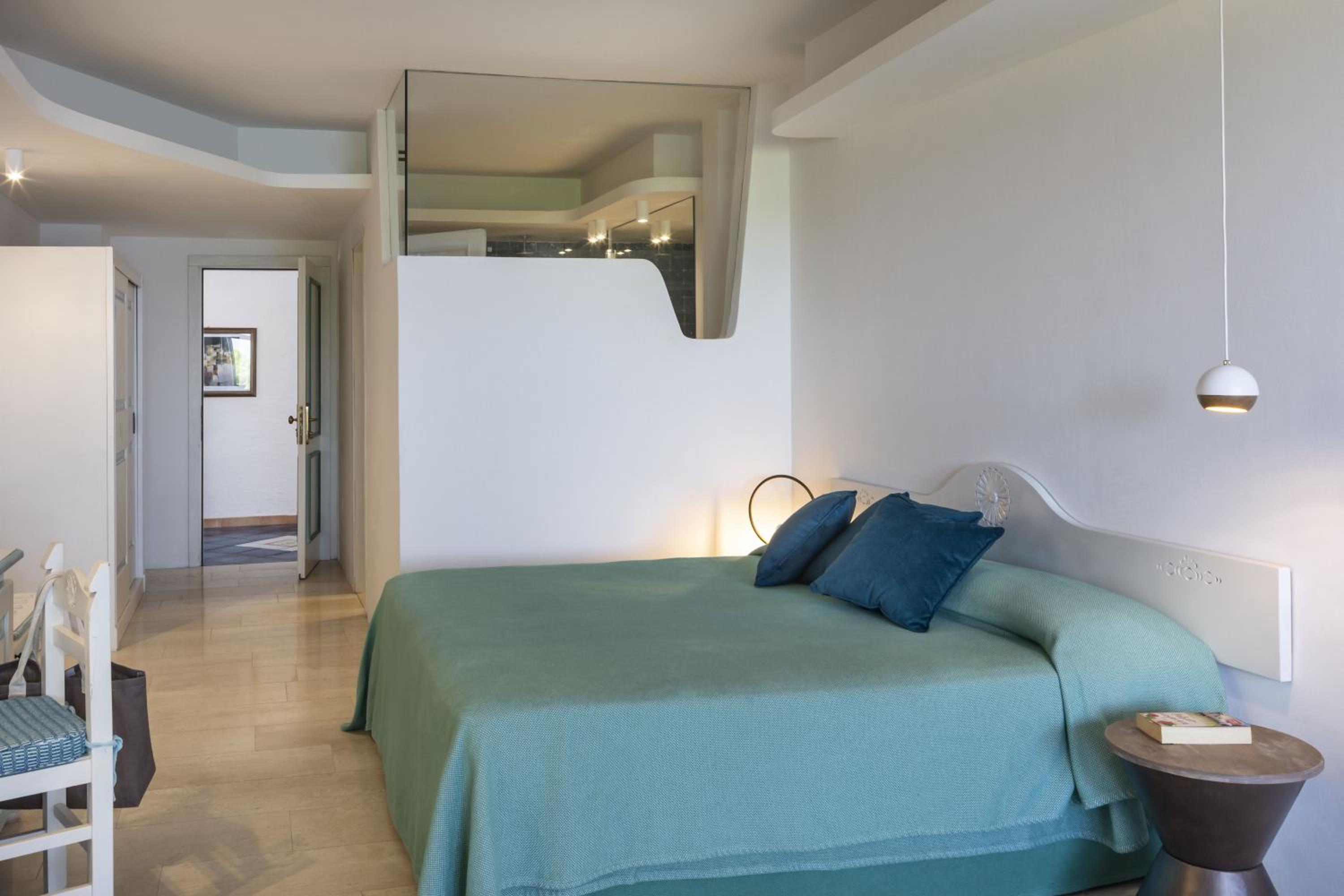 Deluxe Double Room with Balcony and Sea View - Photo 4