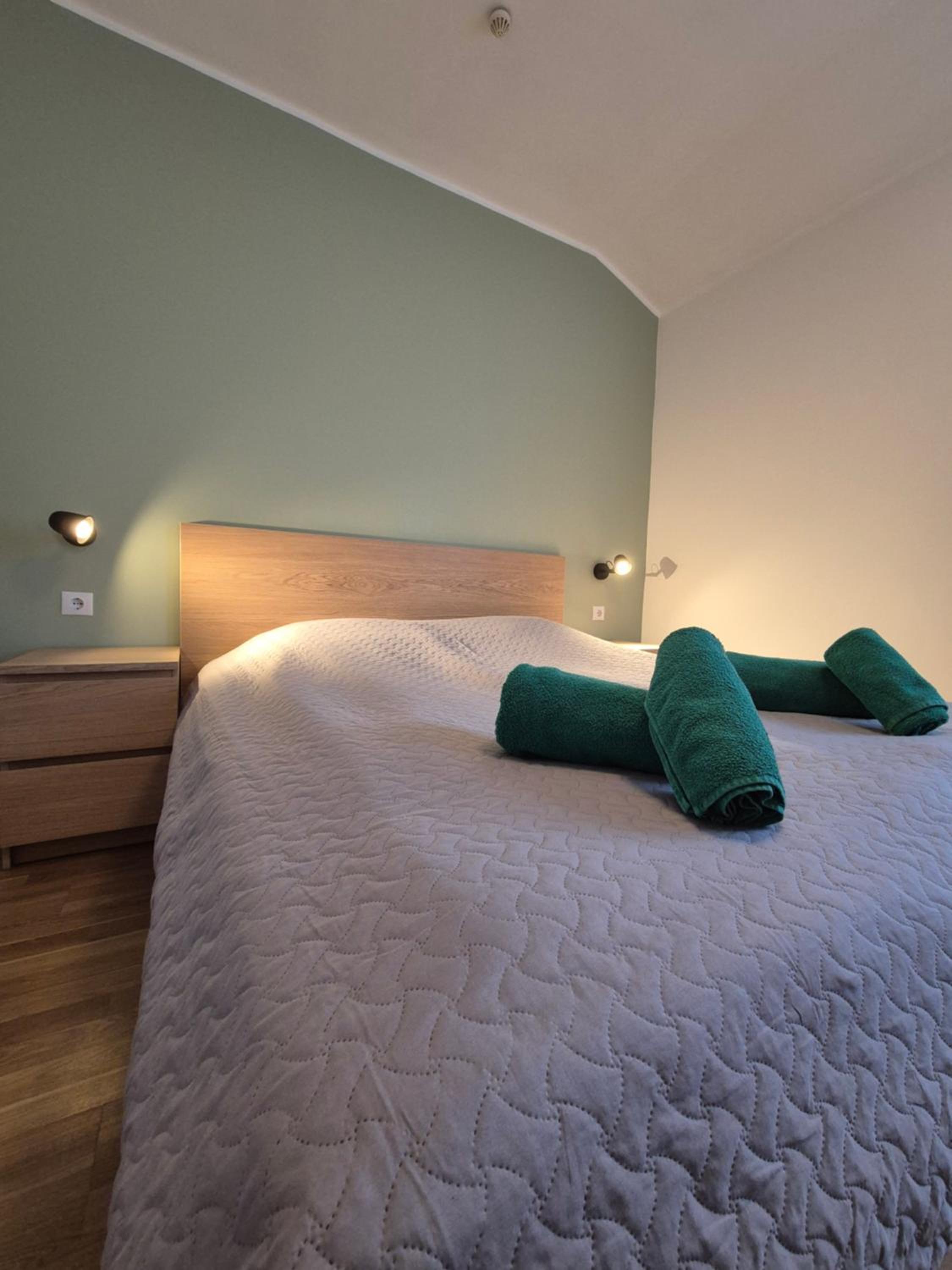 Double Room with Private Bathroom - Photo 9