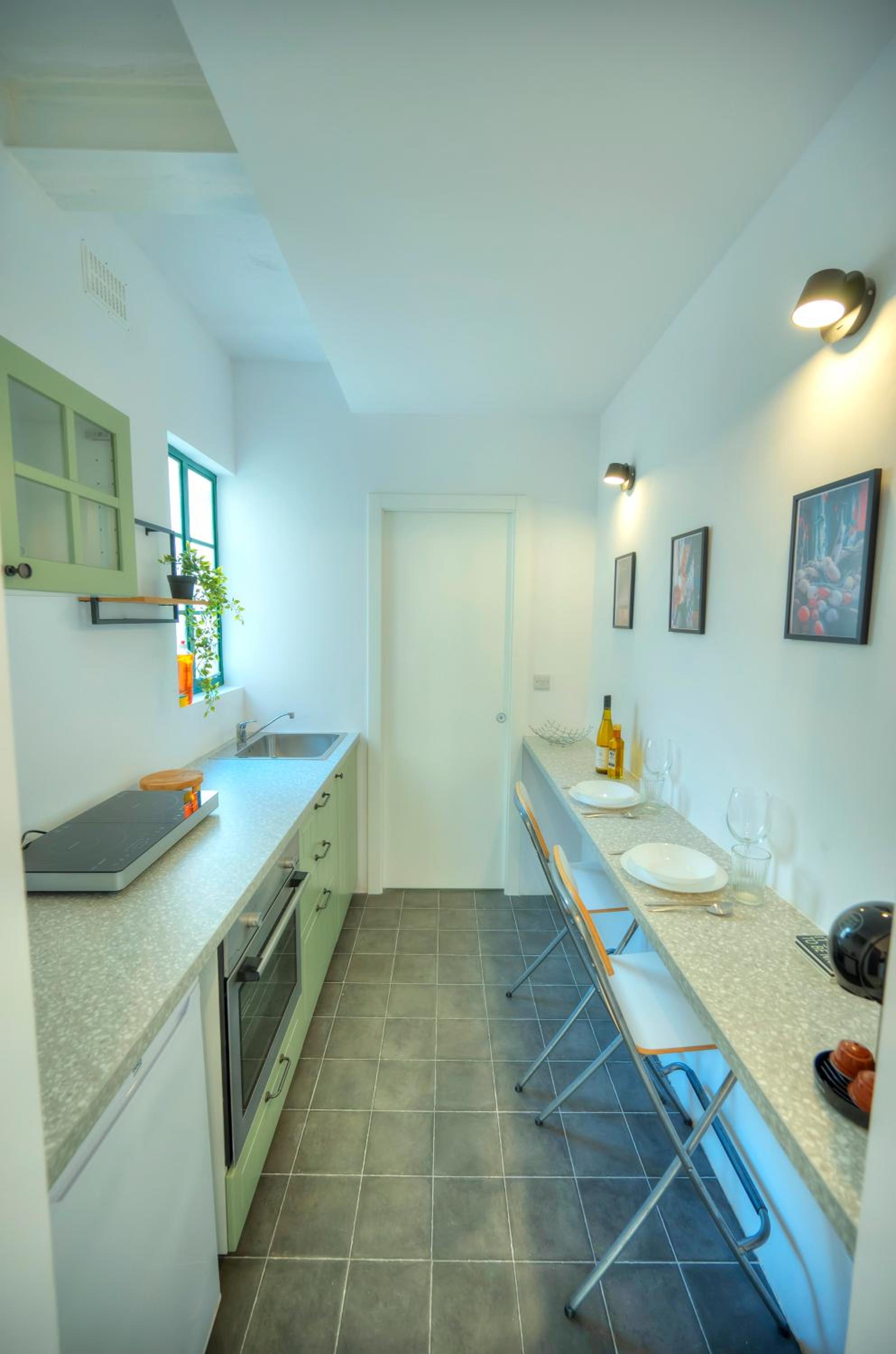 One-Bedroom Apartment photo 3