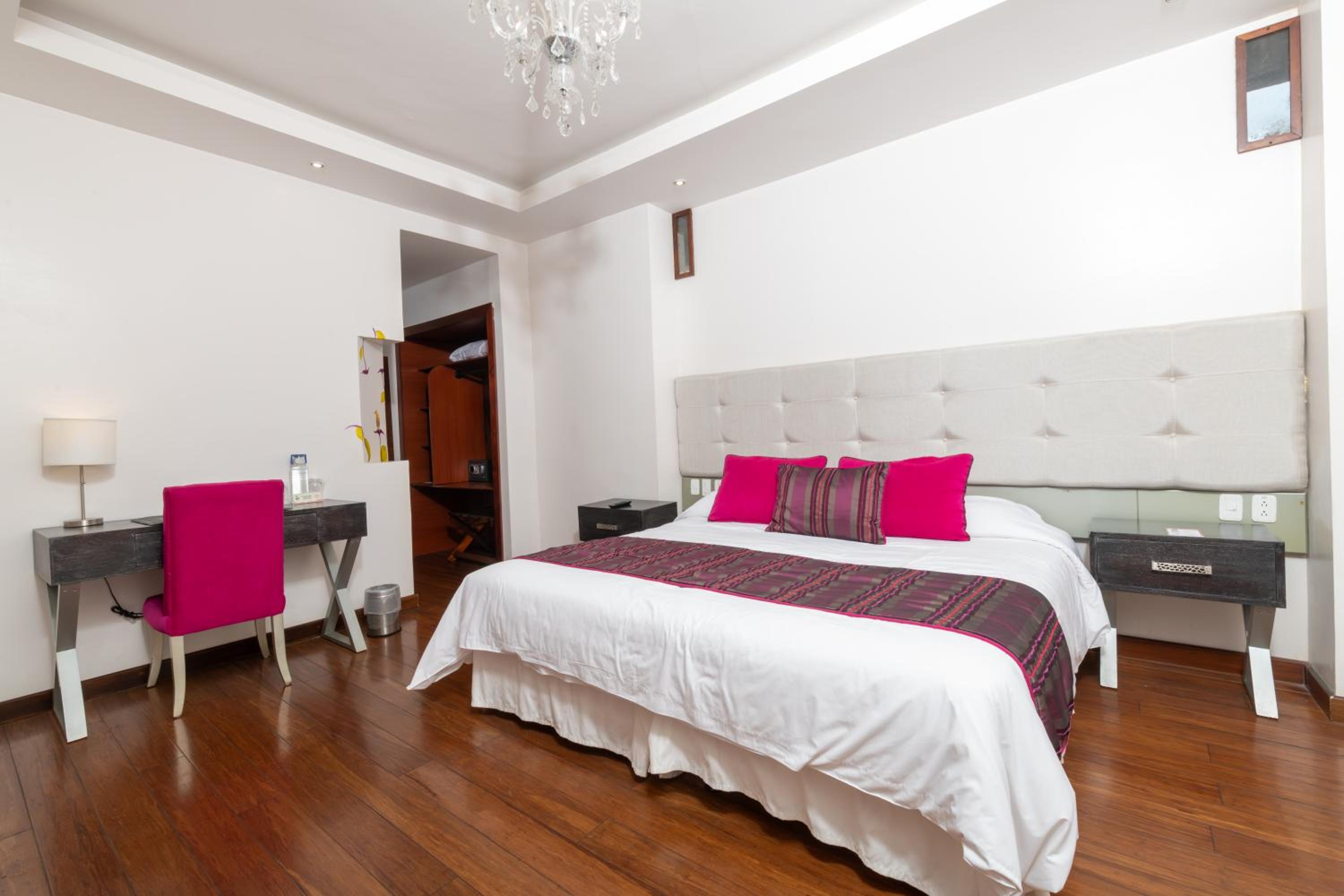Deluxe King Room photo 3
