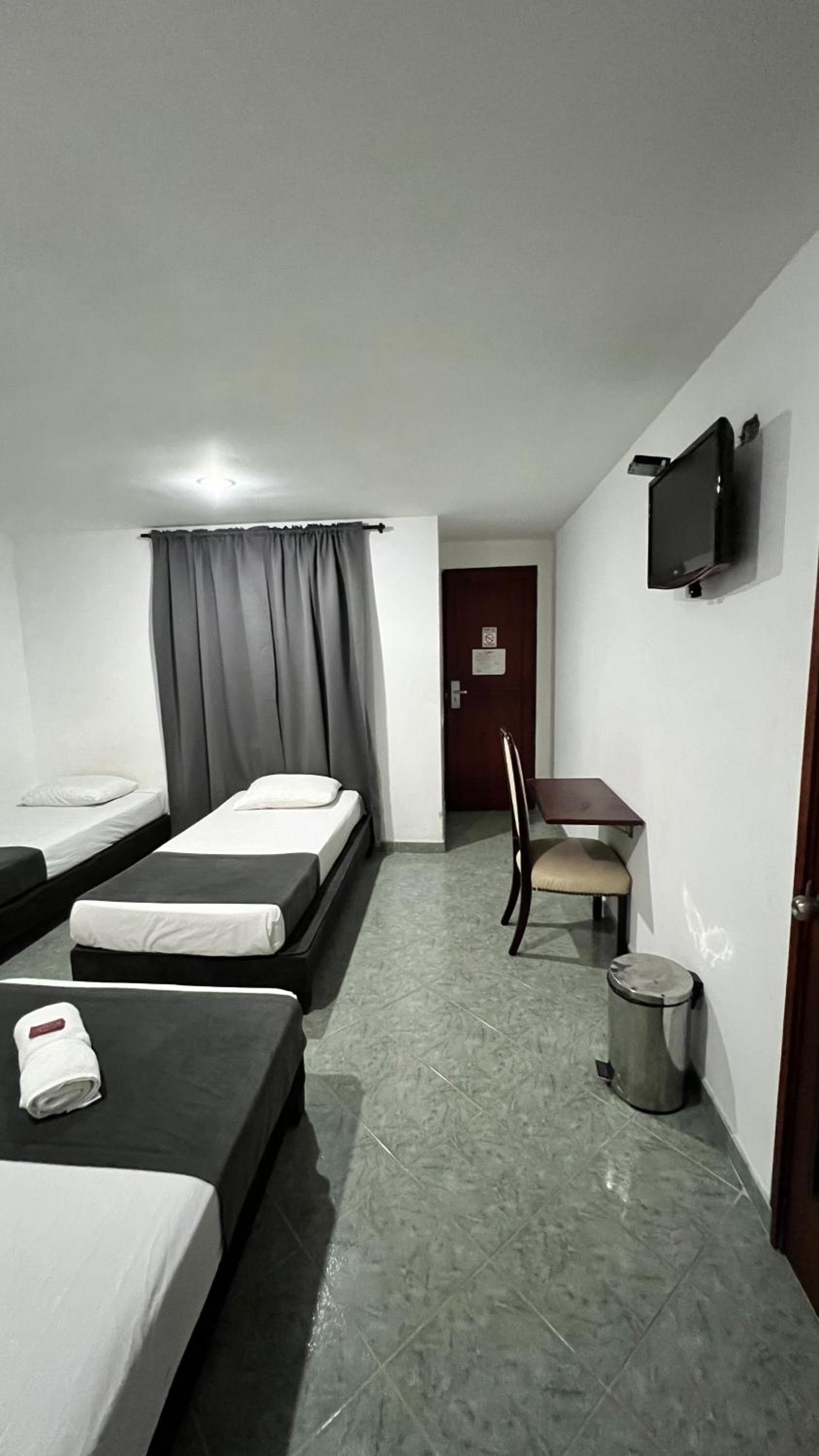 Quadruple Room - Photo 4