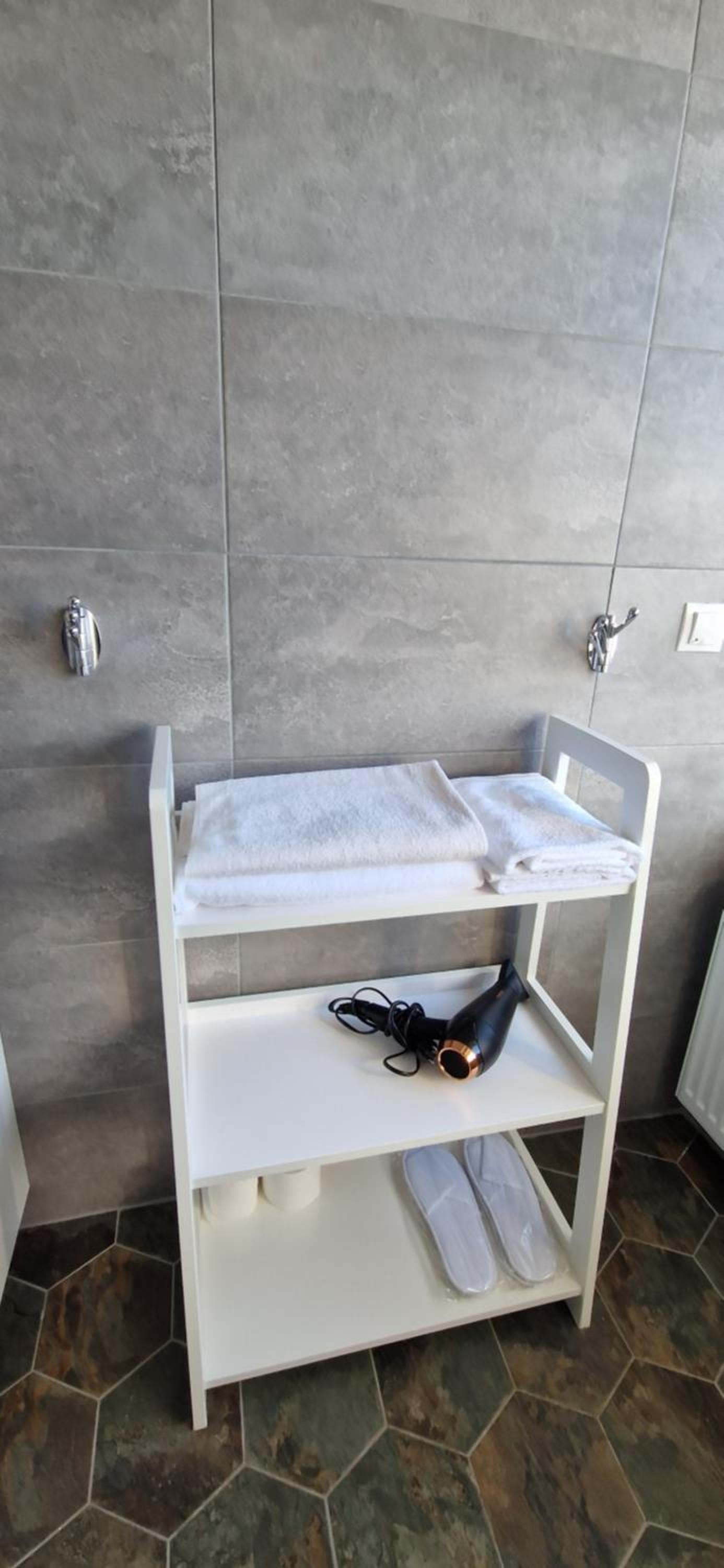 Deluxe Double Room (2 Adults + 1 Child) - Photo 4