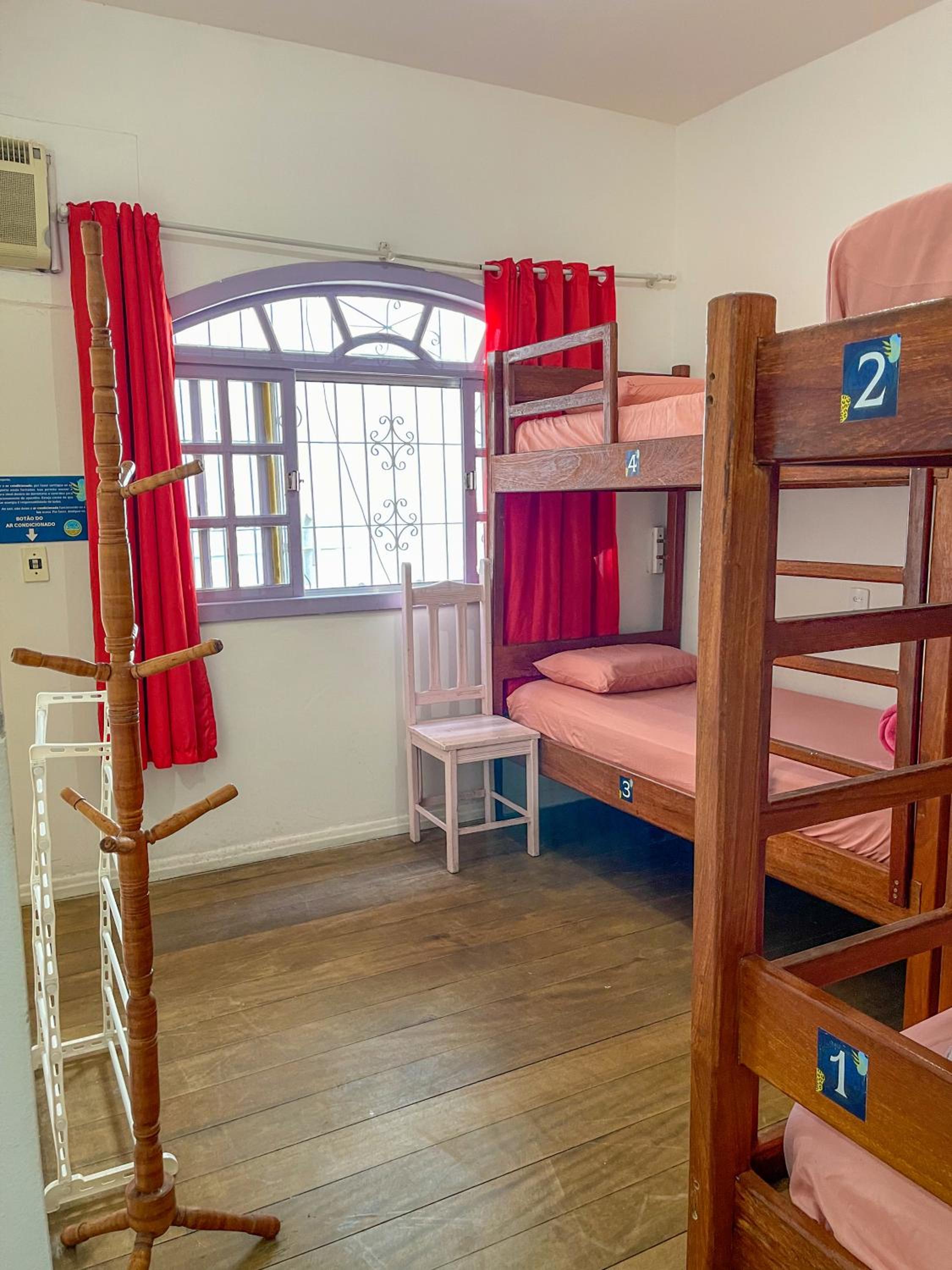 Bed in 4-Bed Female Dormitory Room Aires photo 3
