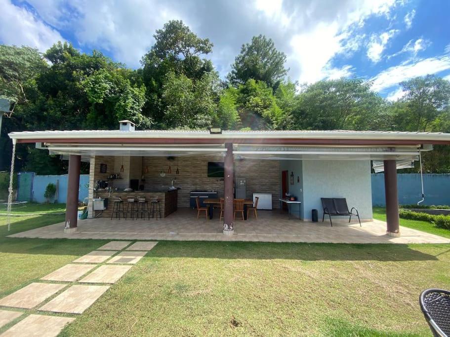 Seven-Bedroom House photo 2