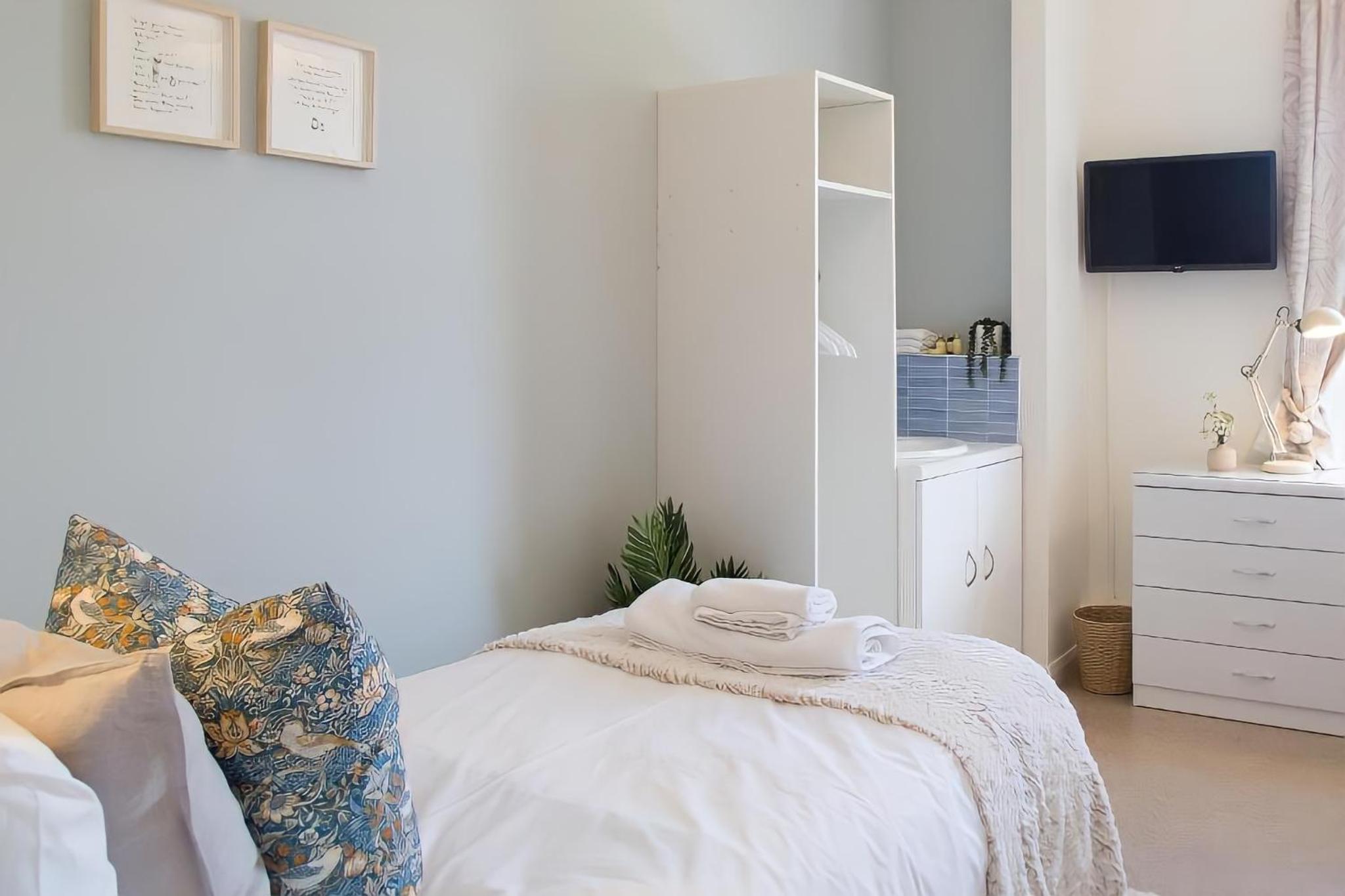 Single Room with Private External Bathroom