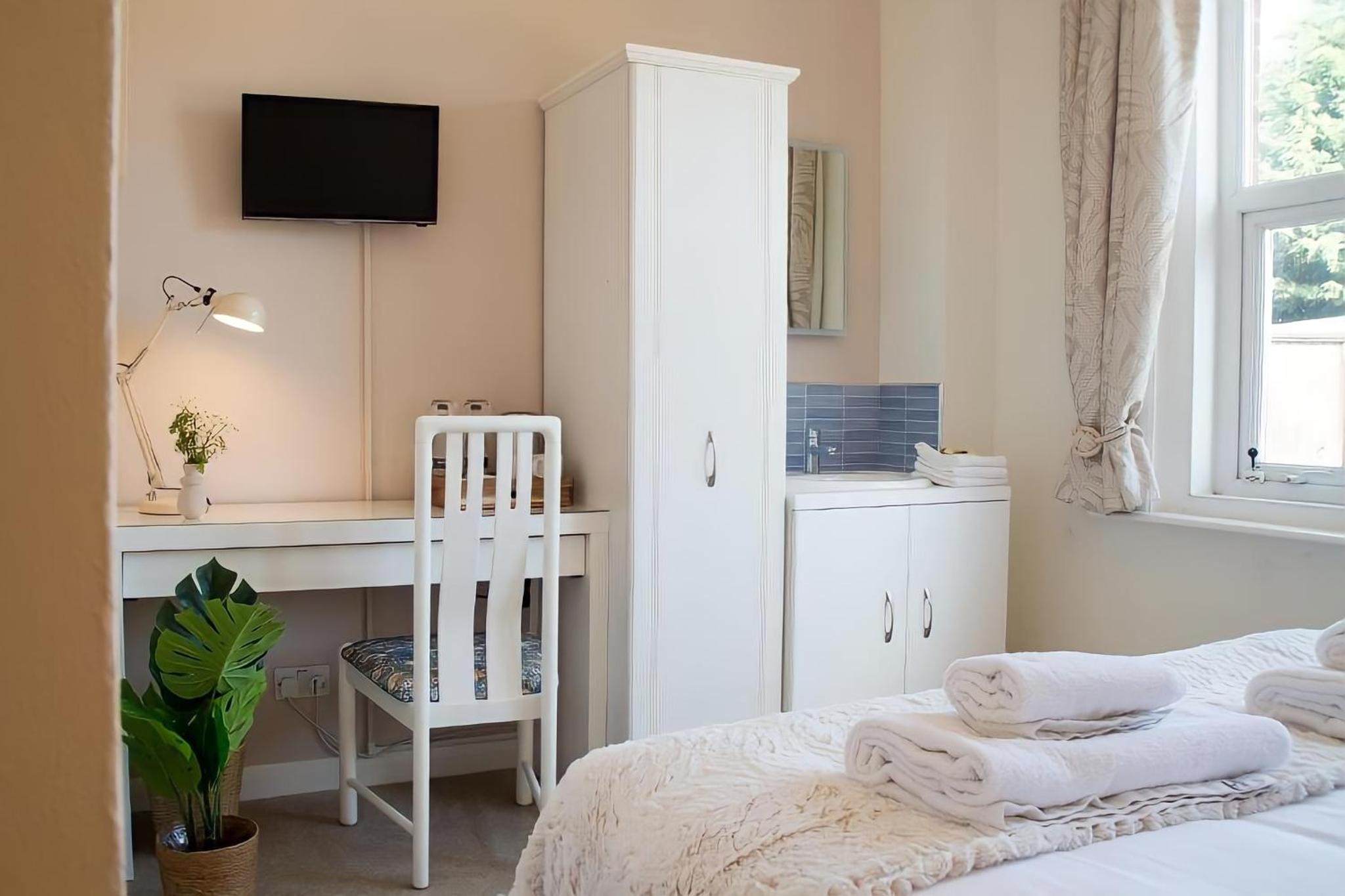 Double Room with Private Bathroom - Photo 3