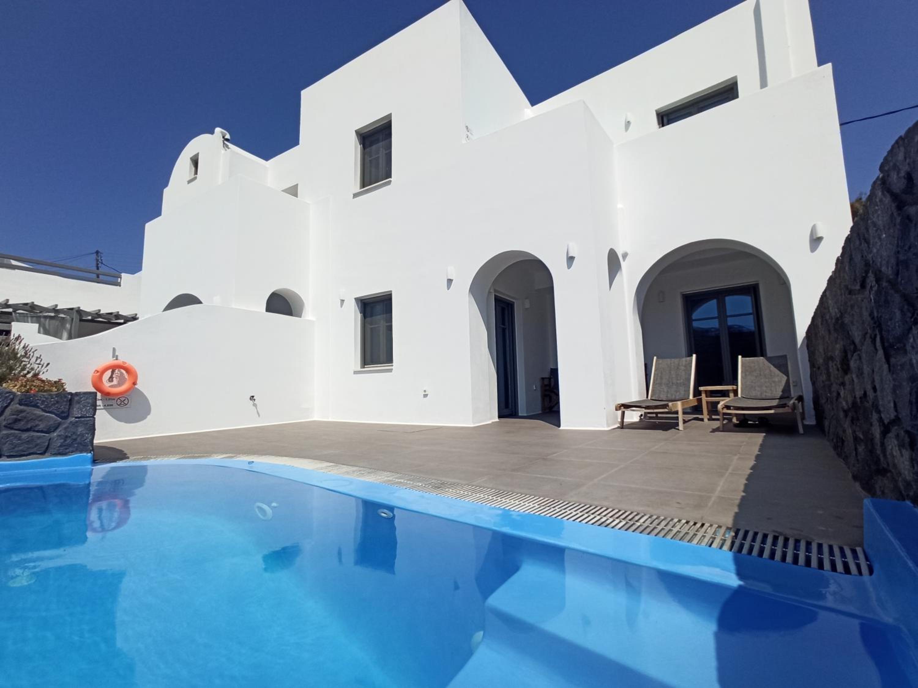 Suite with Private Pool - Photo 26