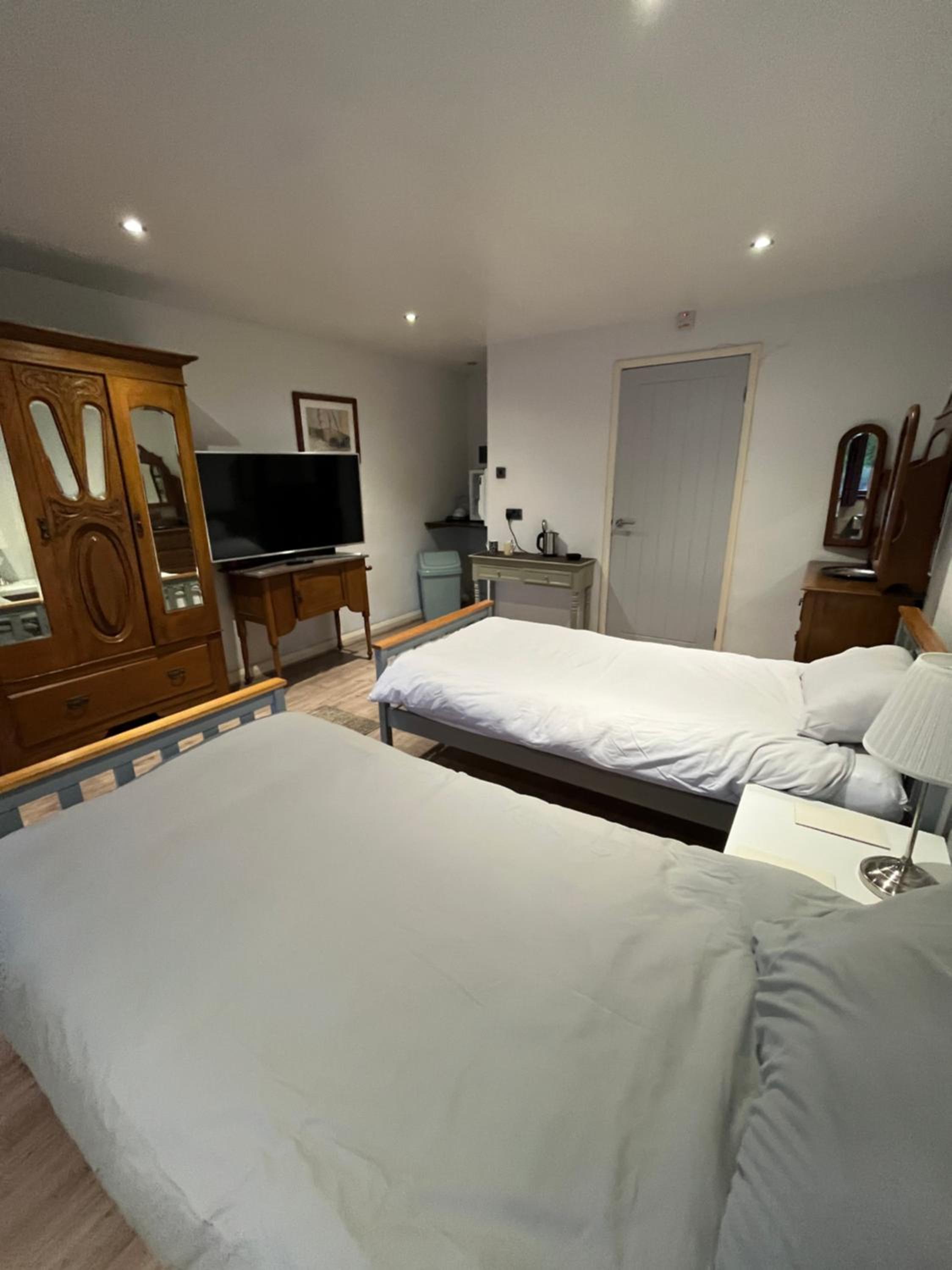 Budget Twin Room photo 2