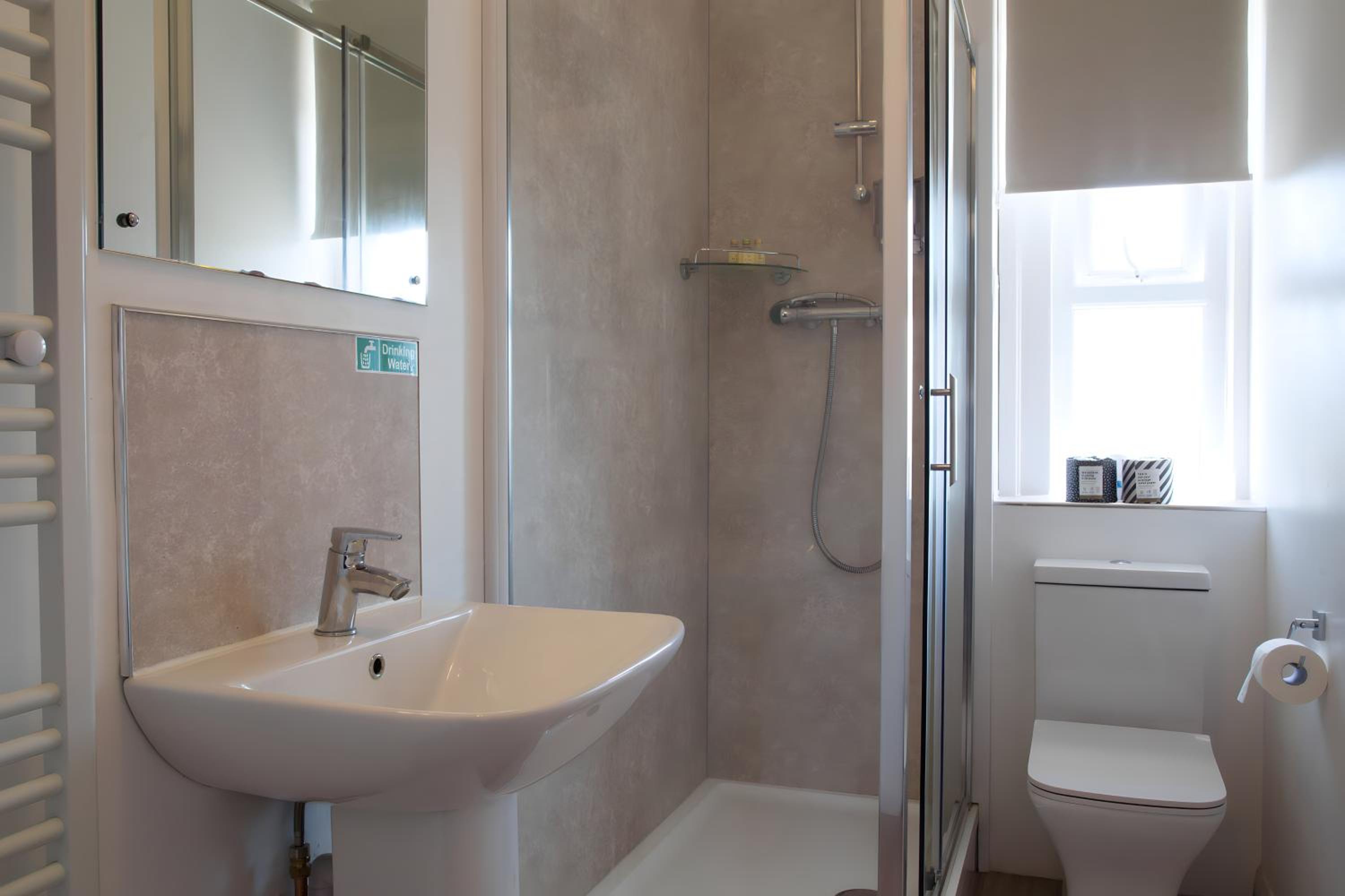 Superior King Suite - Photo 9