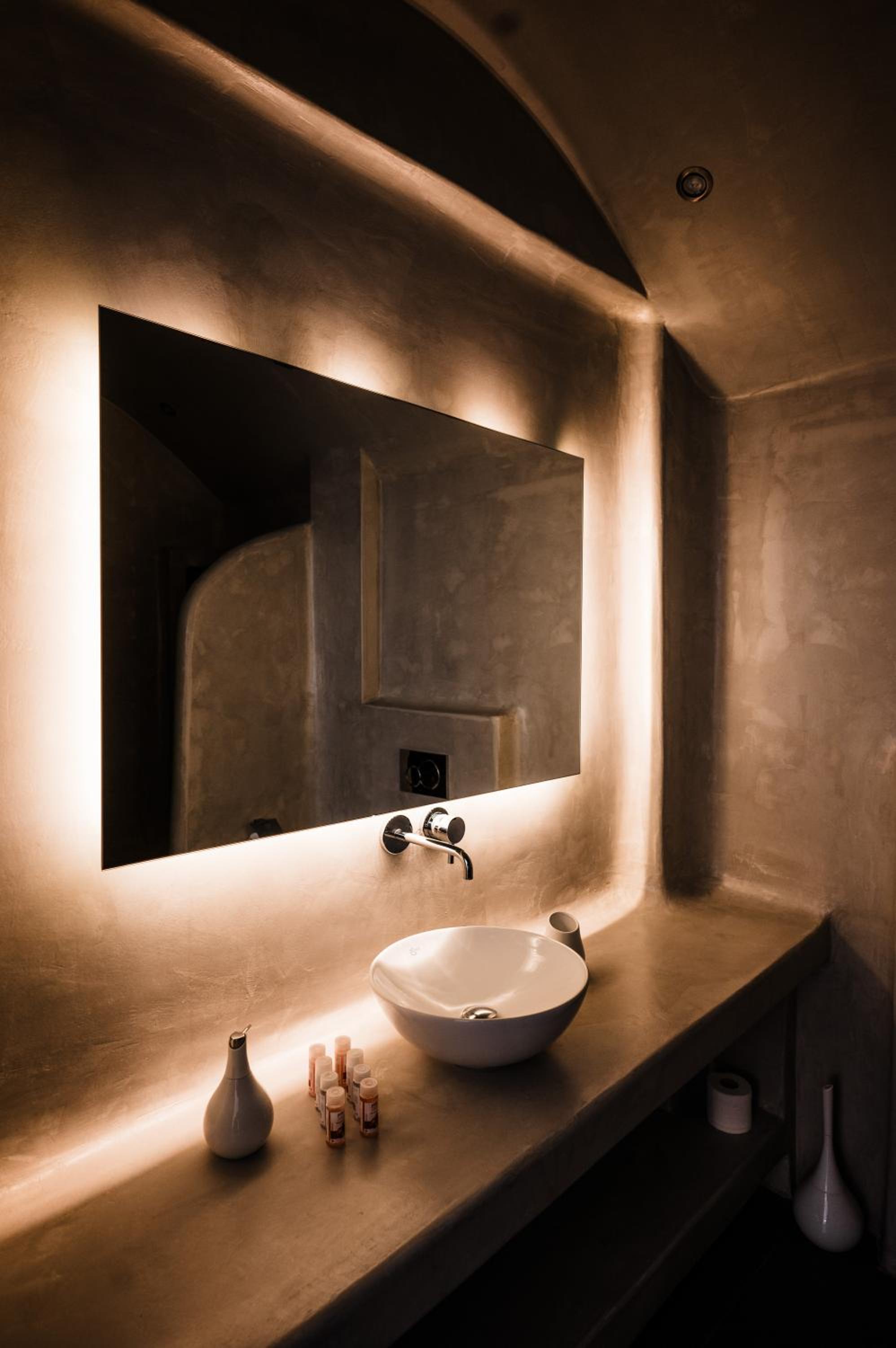 Suite with Hot Tub - Photo 12