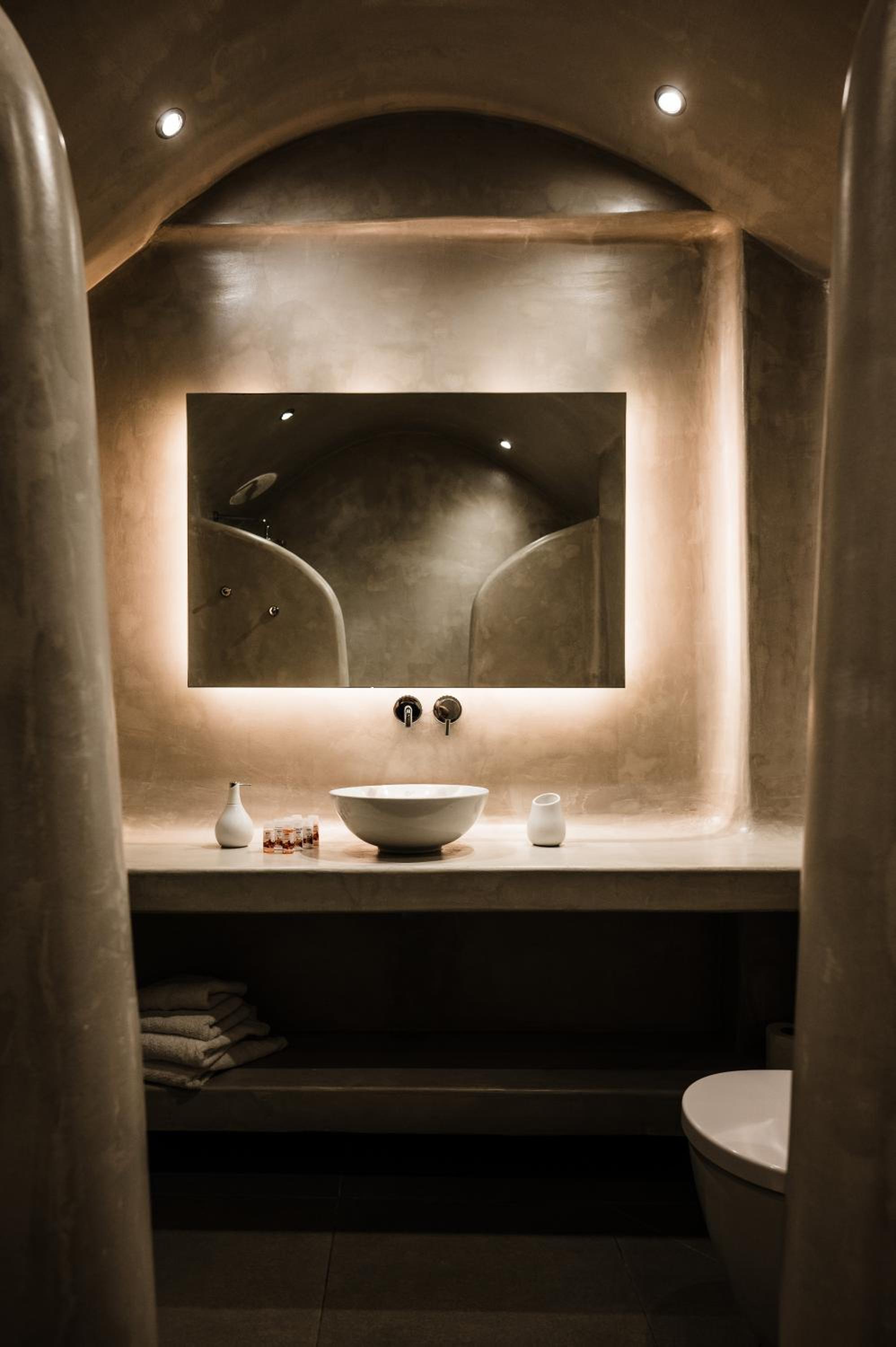 Suite with Hot Tub - Photo 13
