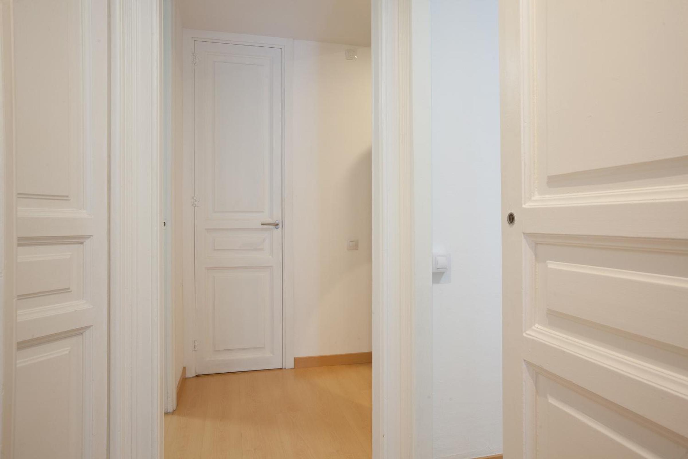Four-Bedroom Apartment with Terrace photo 3