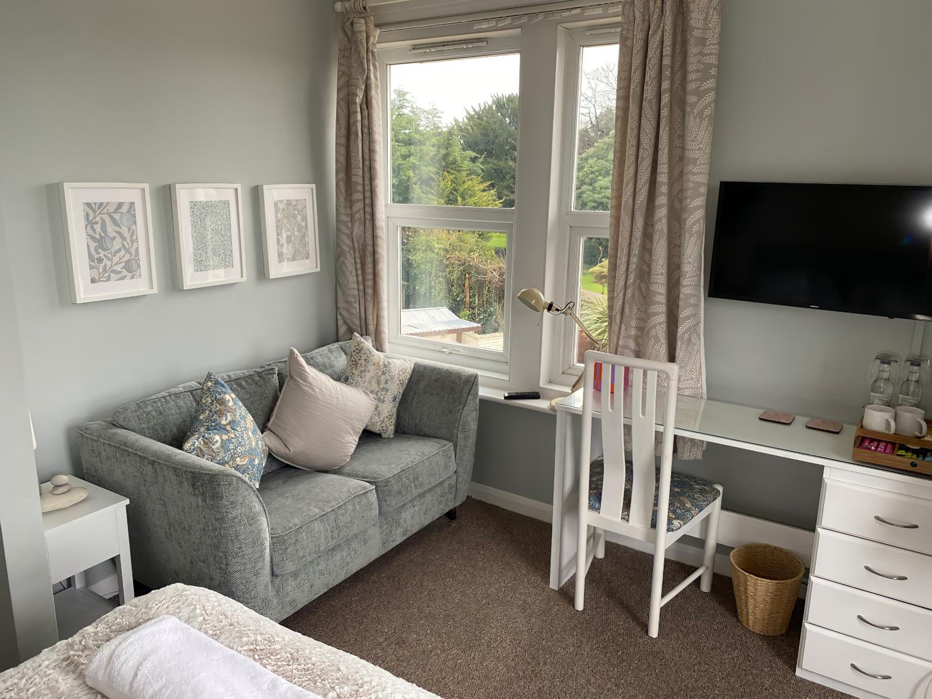 Superior King Suite - Photo 10