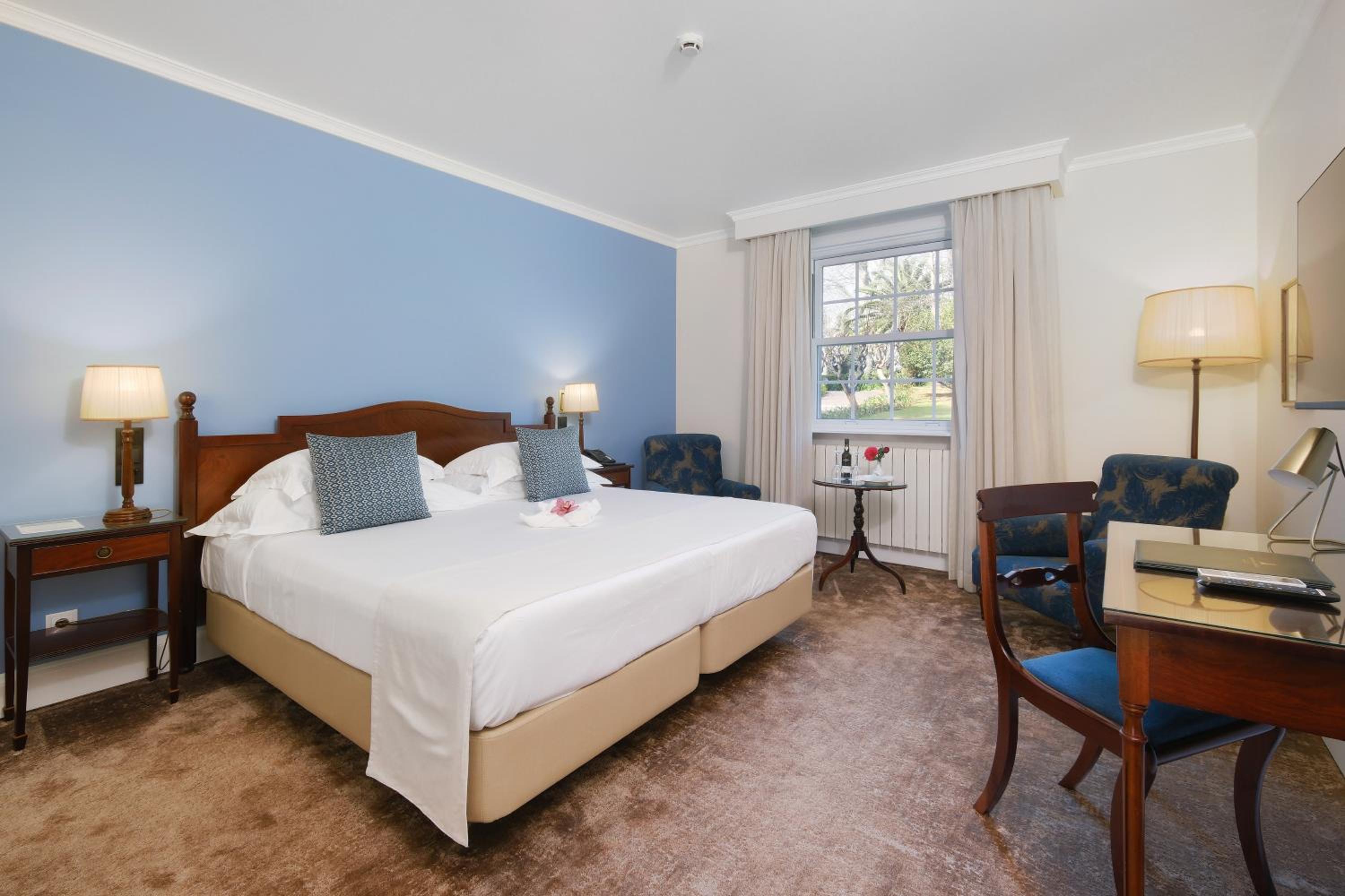 Double or Twin Room with Garden View - Photo 3