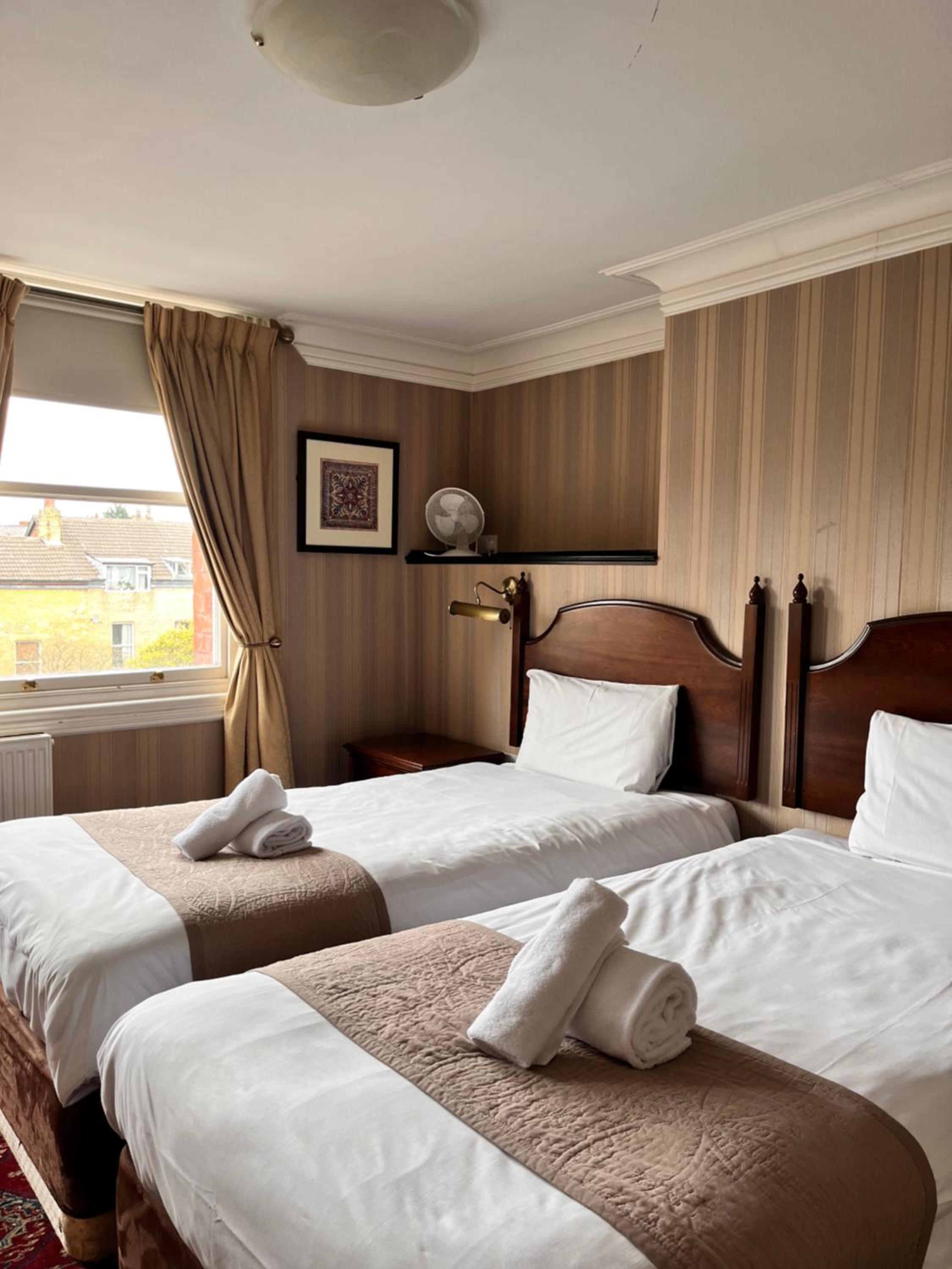 Standard Twin Room photo 2