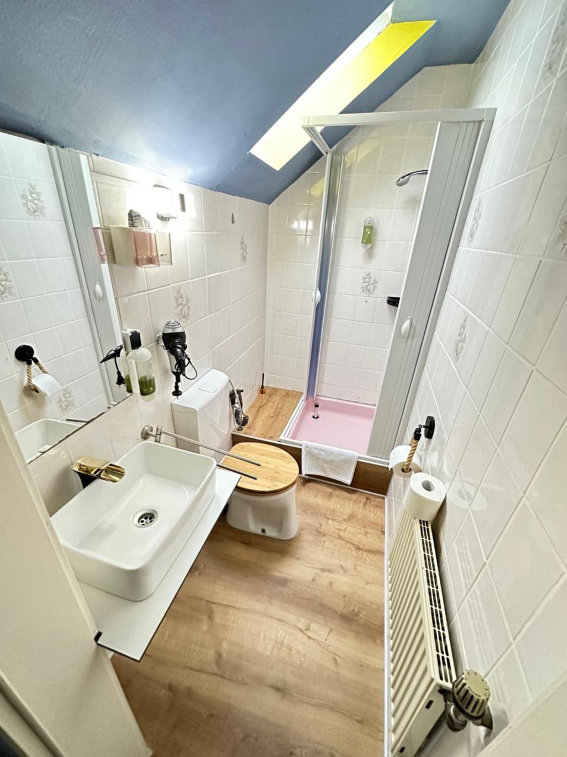 Single Room with Shower photo 2