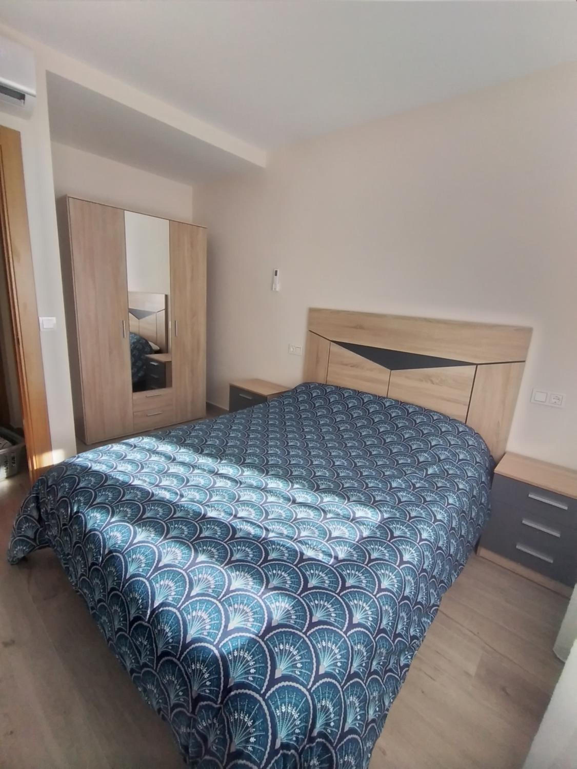 Five-Bedroom House photo 3