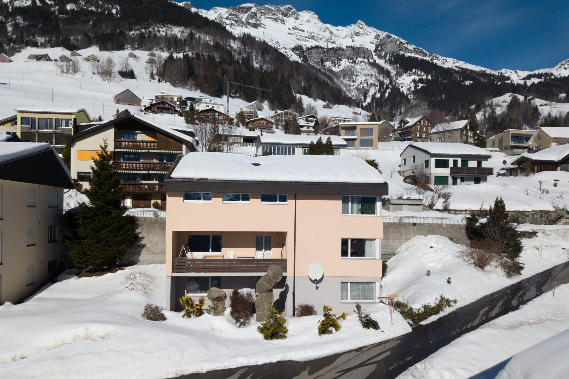 Apartment with Mountain View photo 2