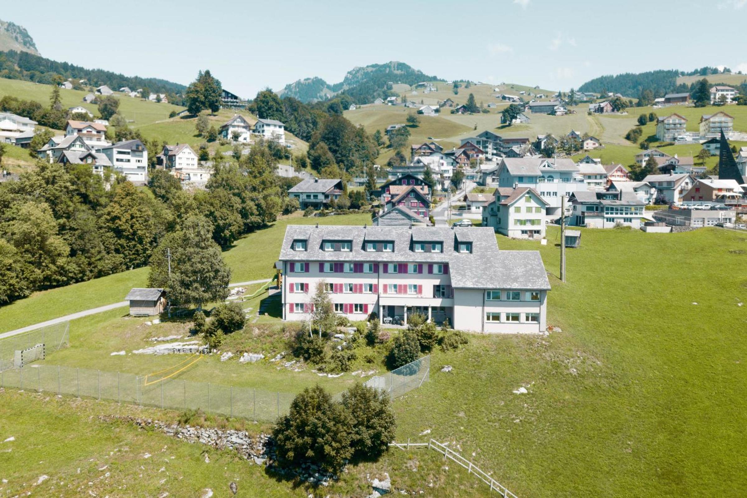 Apartment with Mountain View photo 3