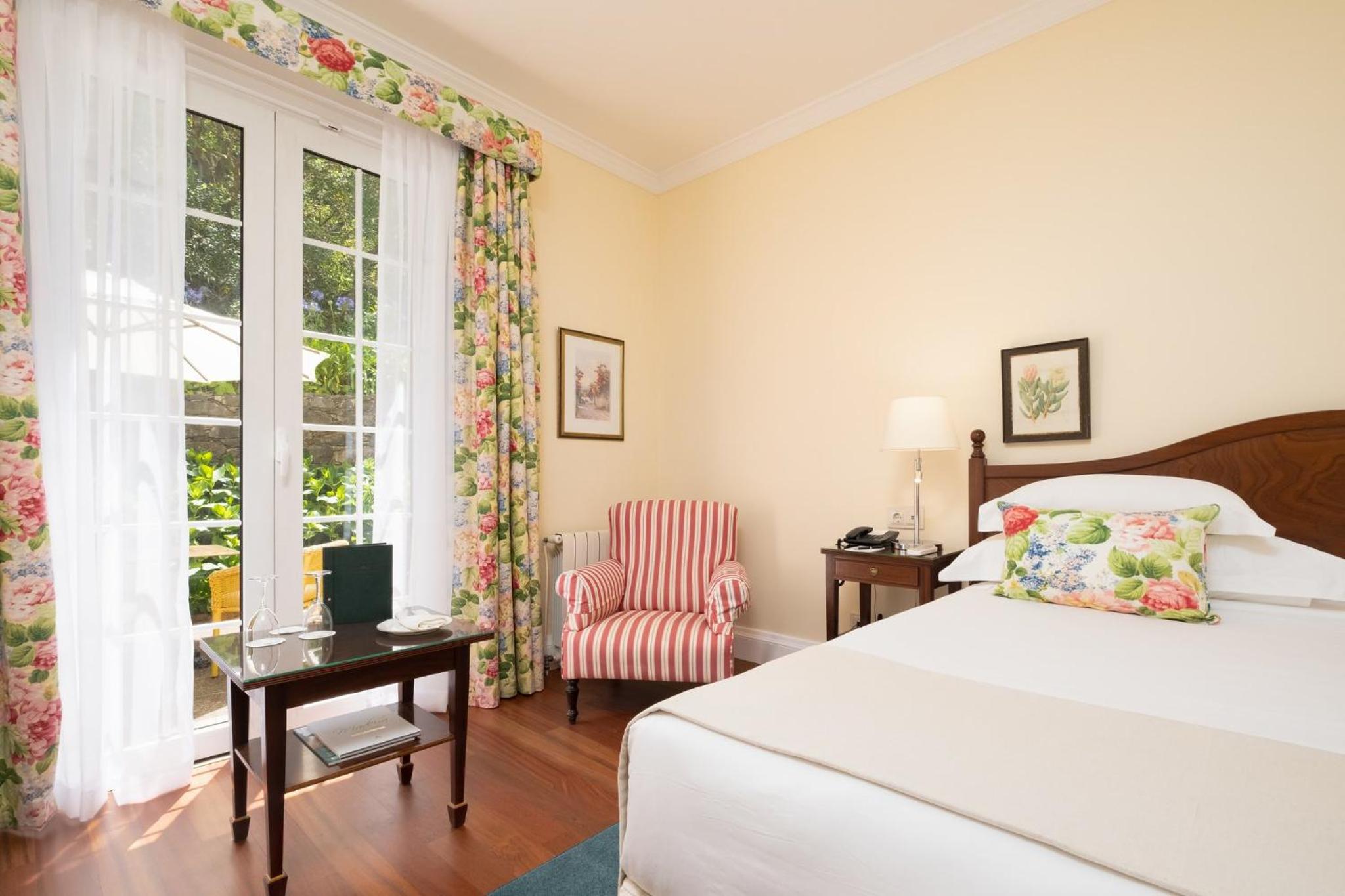 Double or Twin Room with Golf View - Photo 2