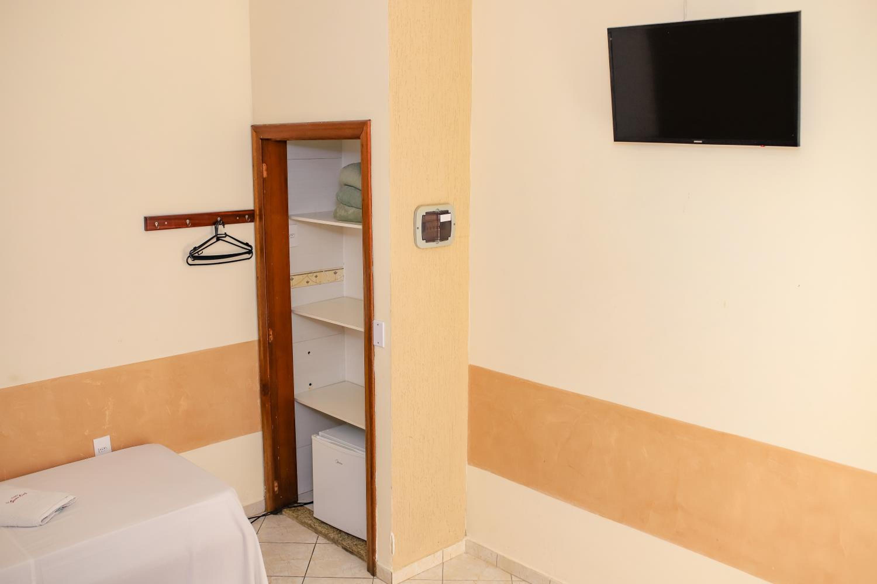 Quadruple Room with Private Bathroom photo 2