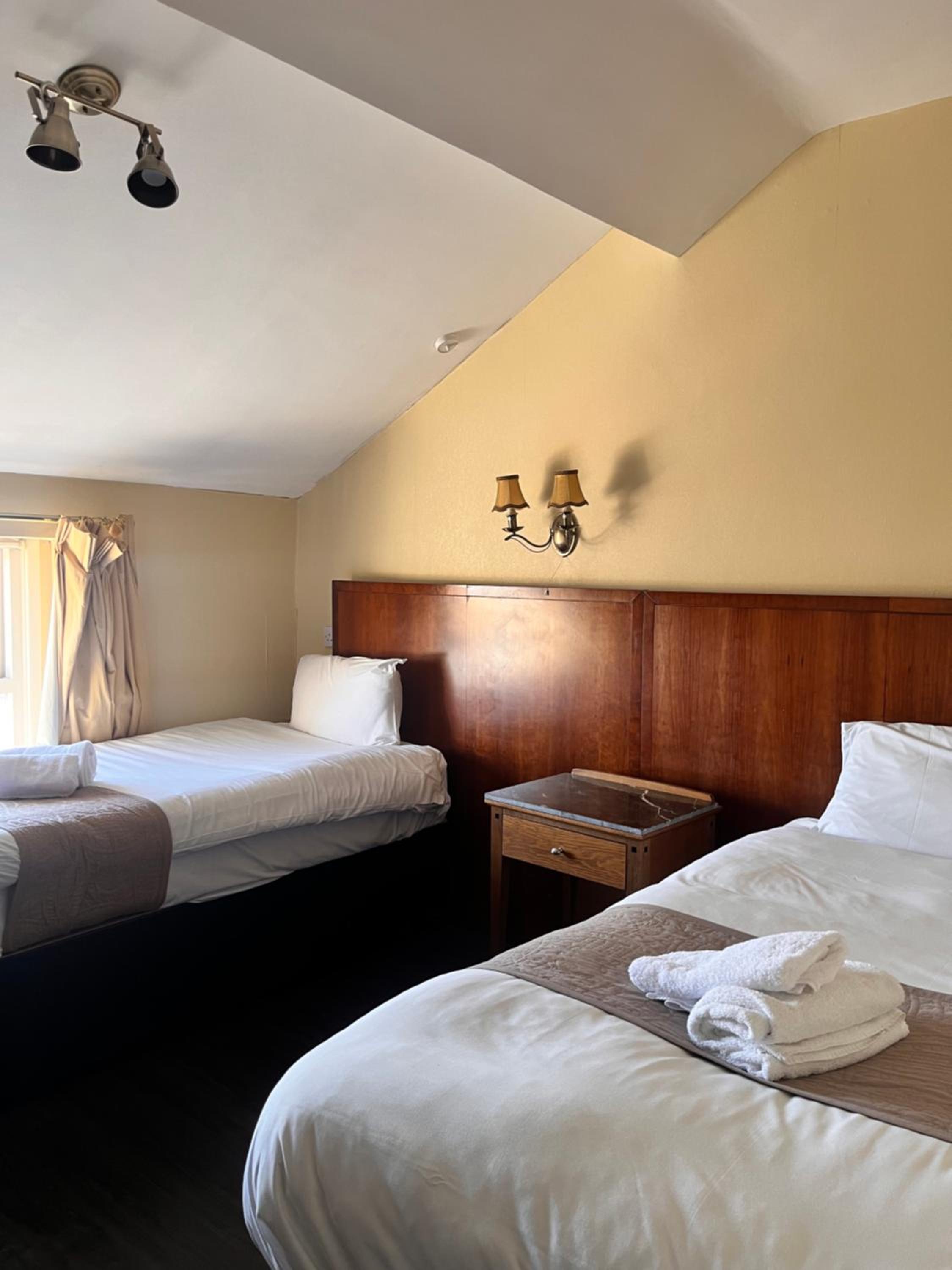 Twin Room - Photo 6