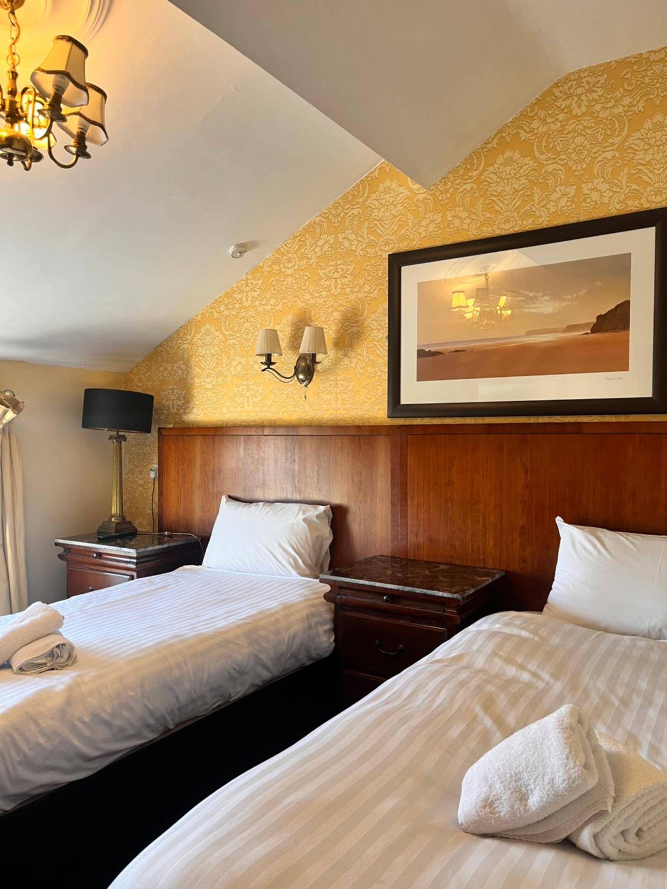Twin Room - Photo 9