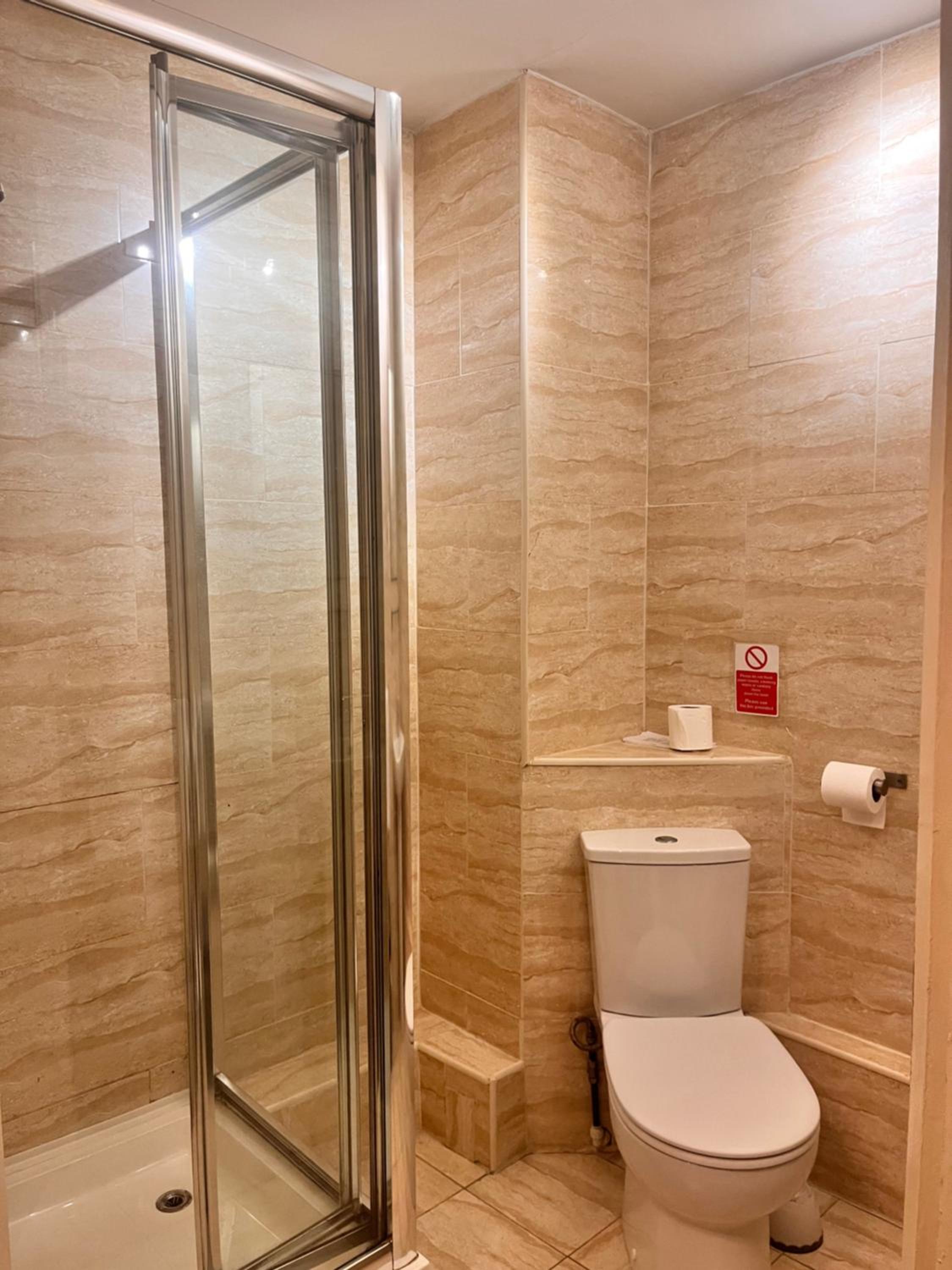 Double Room - Photo 6