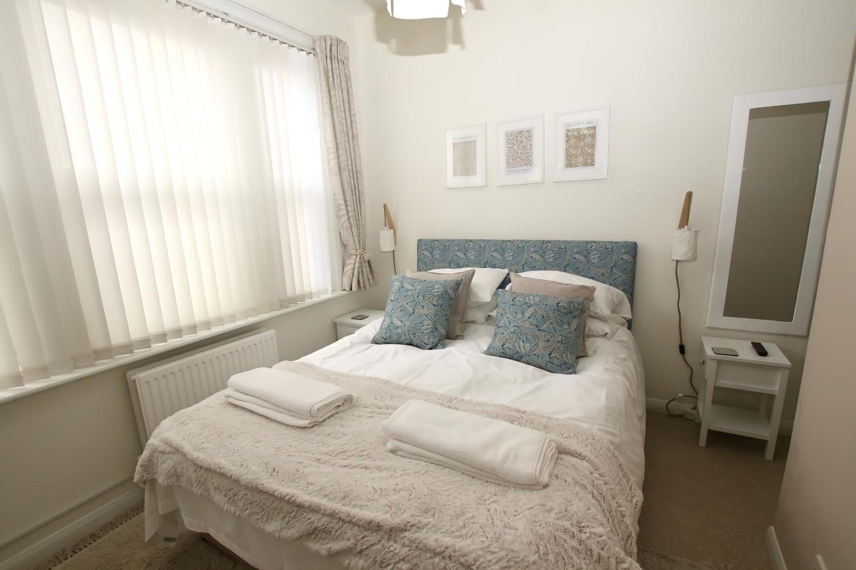 Double Room with Private Bathroom - Photo 2