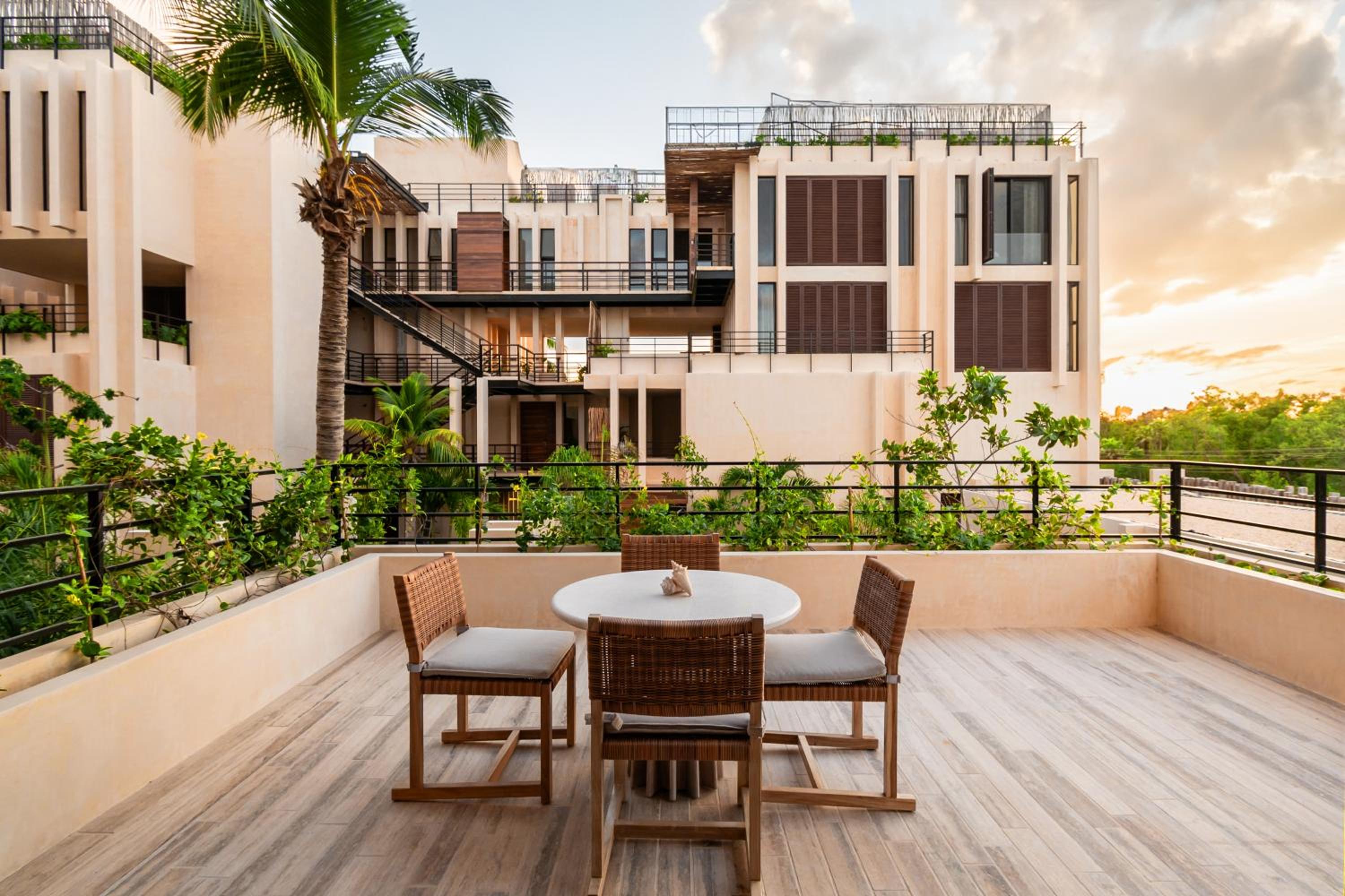 Two-Bedroom Apartment With Partial Ocean View - Photo 5