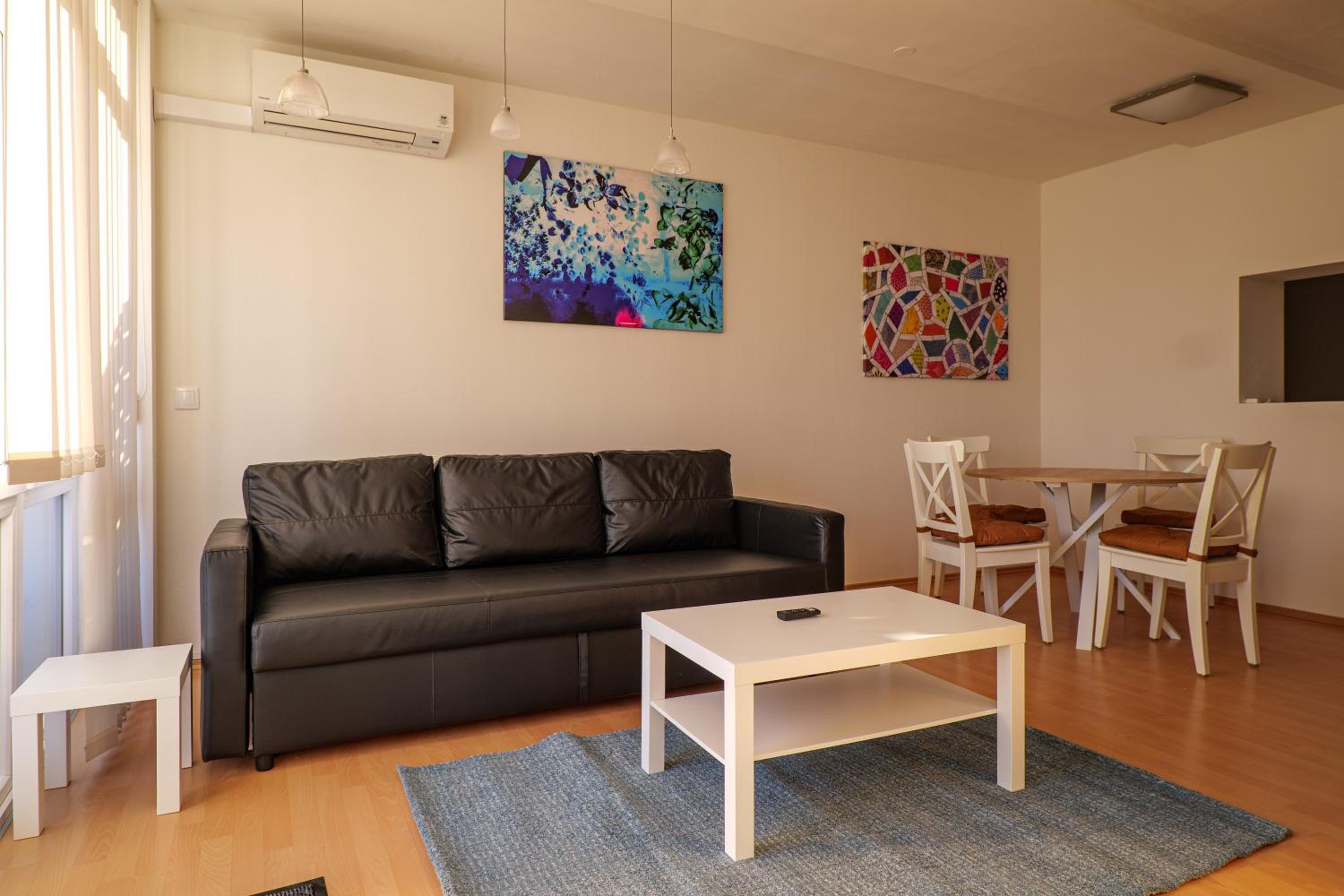 One-Bedroom Apartment photo 1