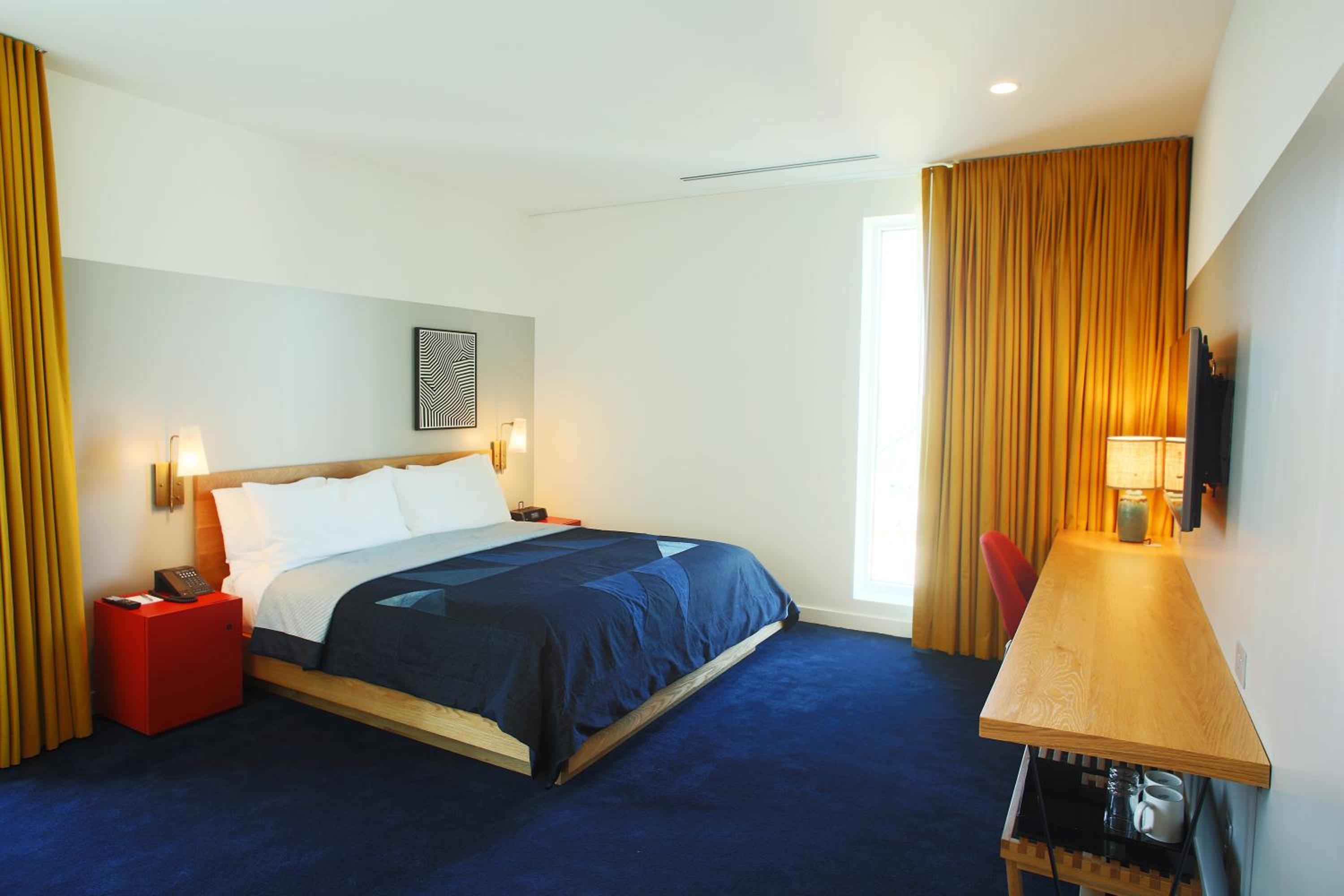 Superior King Suite photo 1